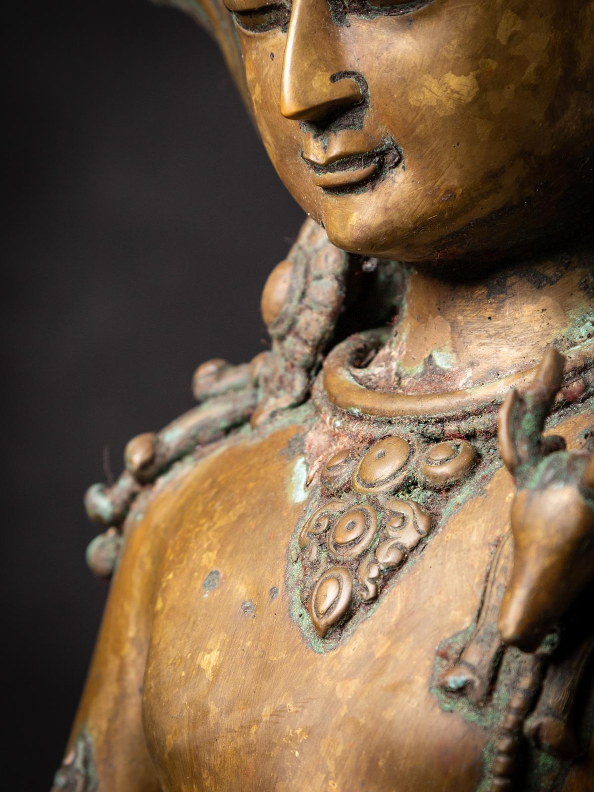 Early 20th Century Very High Quality Old Bronze Nepali Lokeshwor Statue For Sale 1