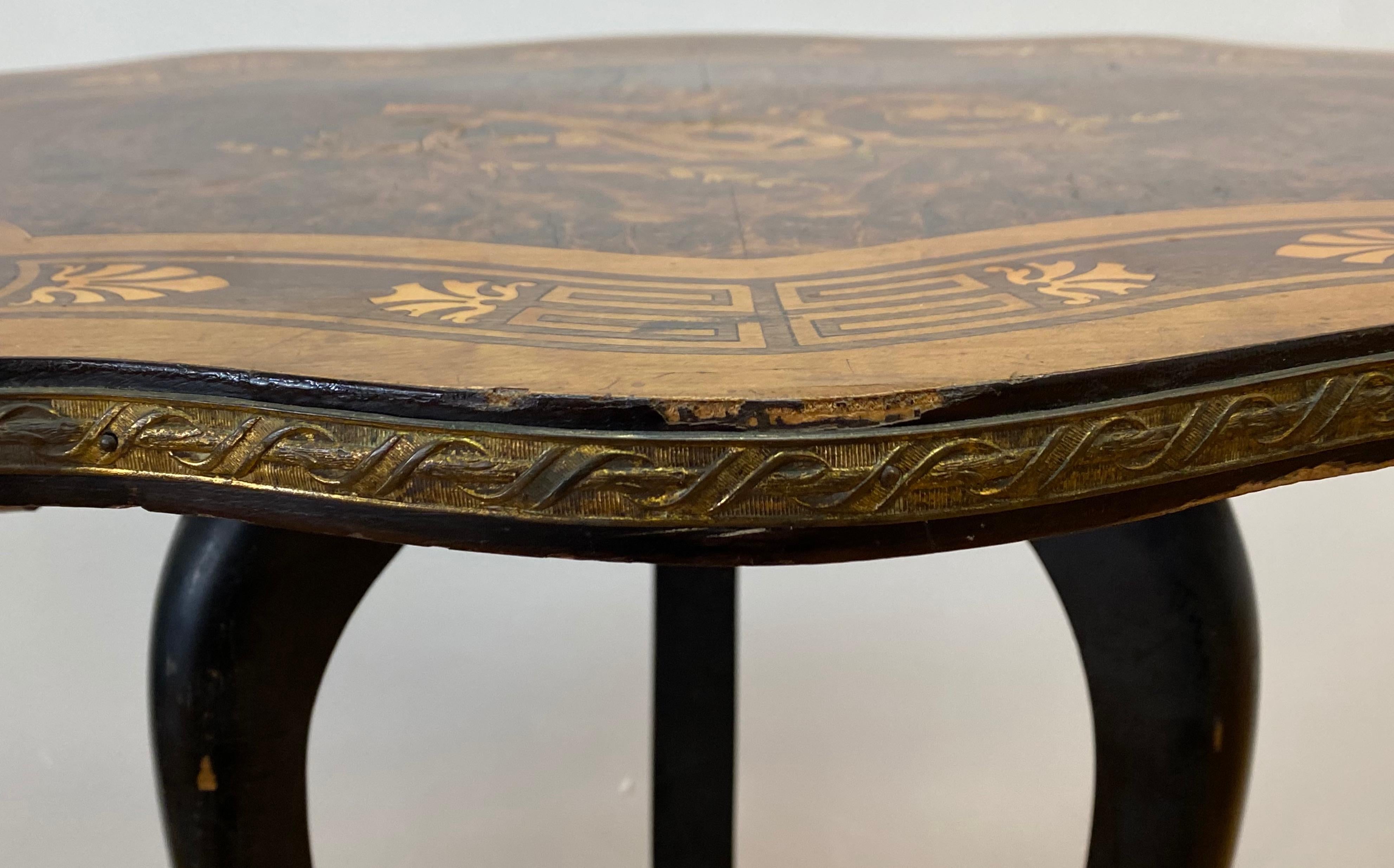 Early 20th Century Victorian European Walnut Inlaid Tilt Top Table c.1900 For Sale 3