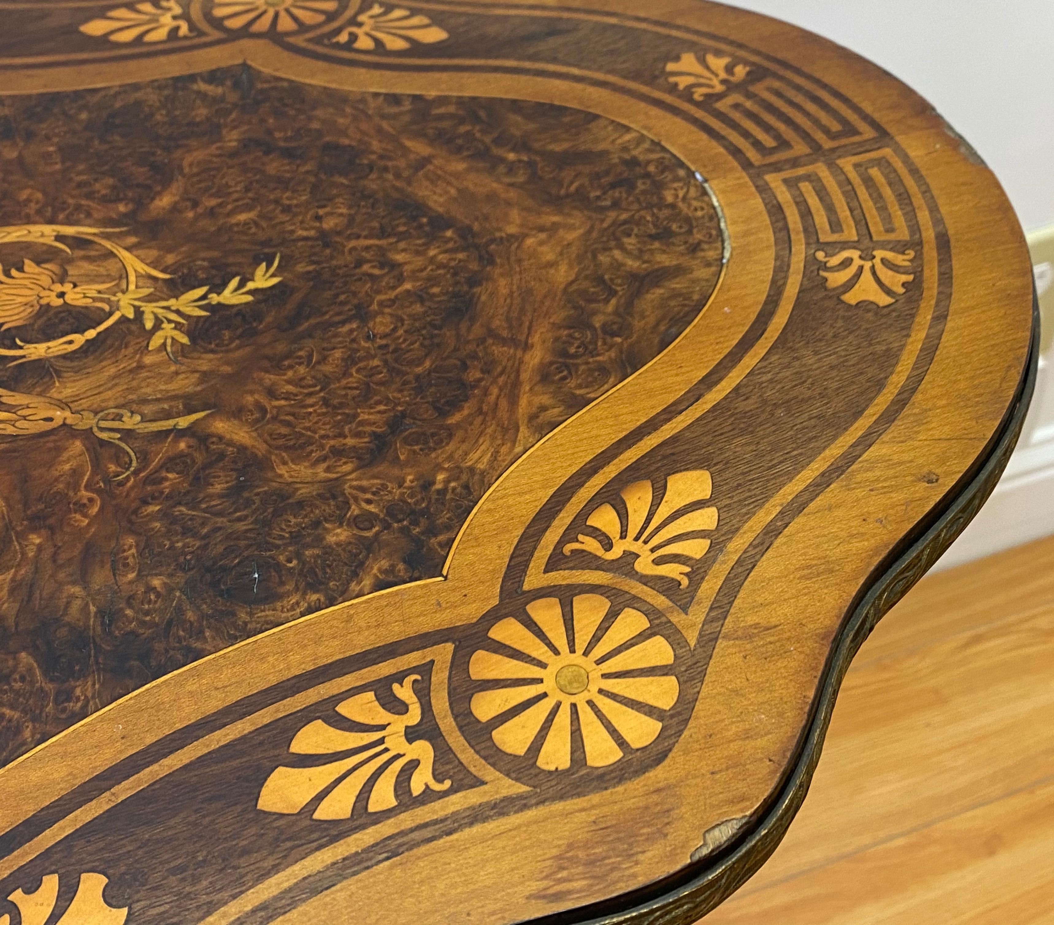 Hand-Crafted Early 20th Century Victorian European Walnut Inlaid Tilt Top Table c.1900 For Sale