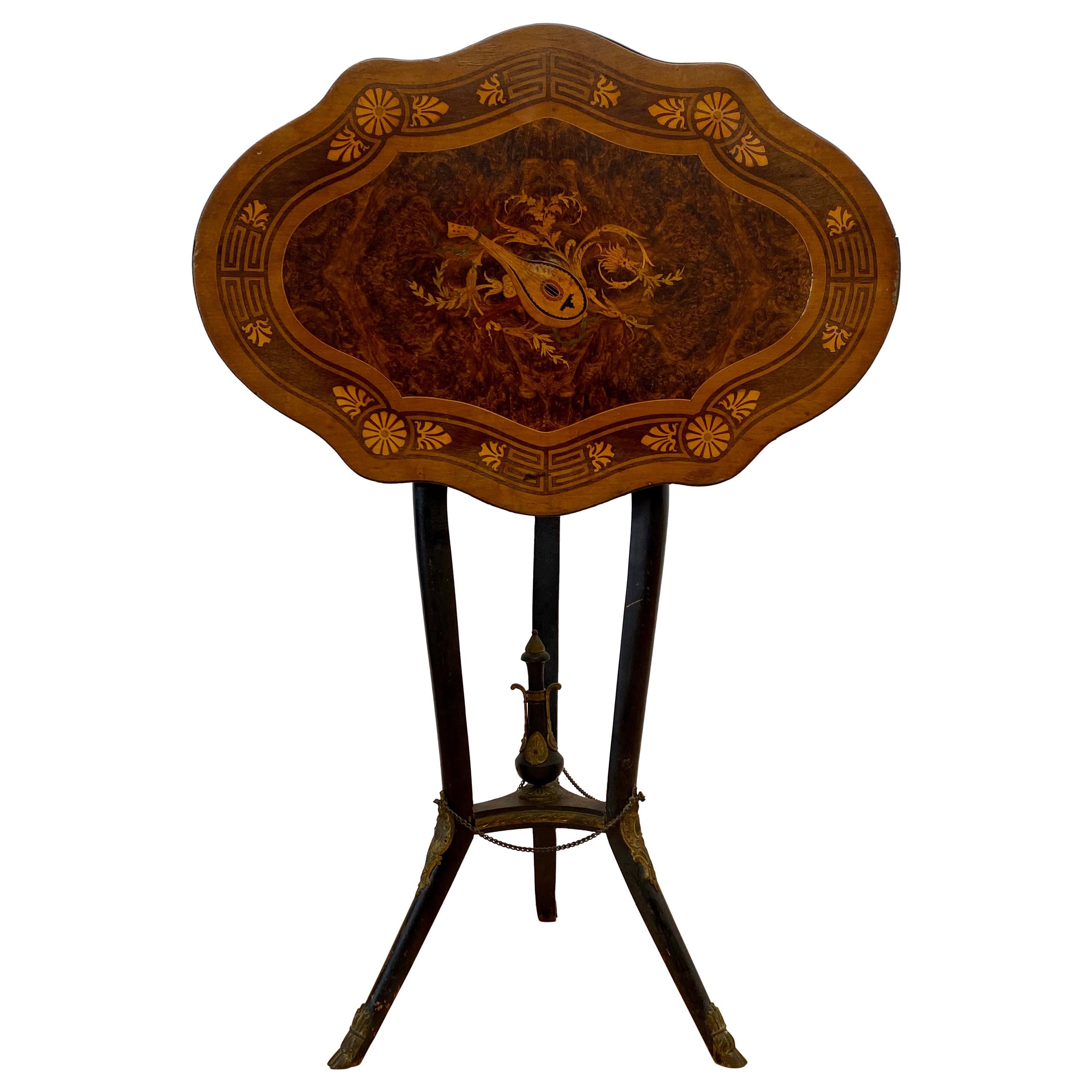 Early 20th Century Victorian European Walnut Inlaid Tilt Top Table c.1900 For Sale