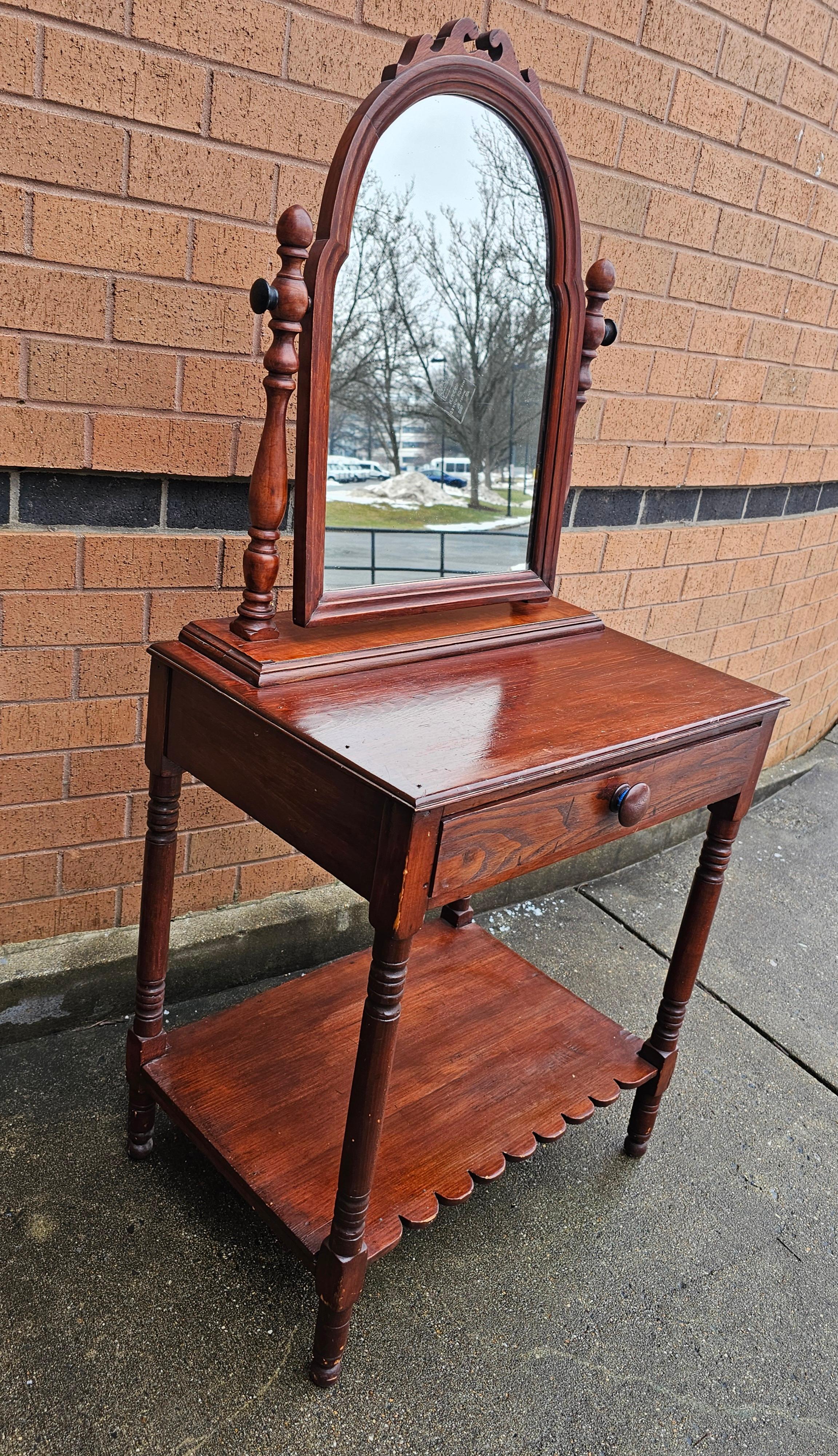 An early 20th Century, probably late 19th century Mahogany si gle drawer Mirrored Washstand. Measures 24.5