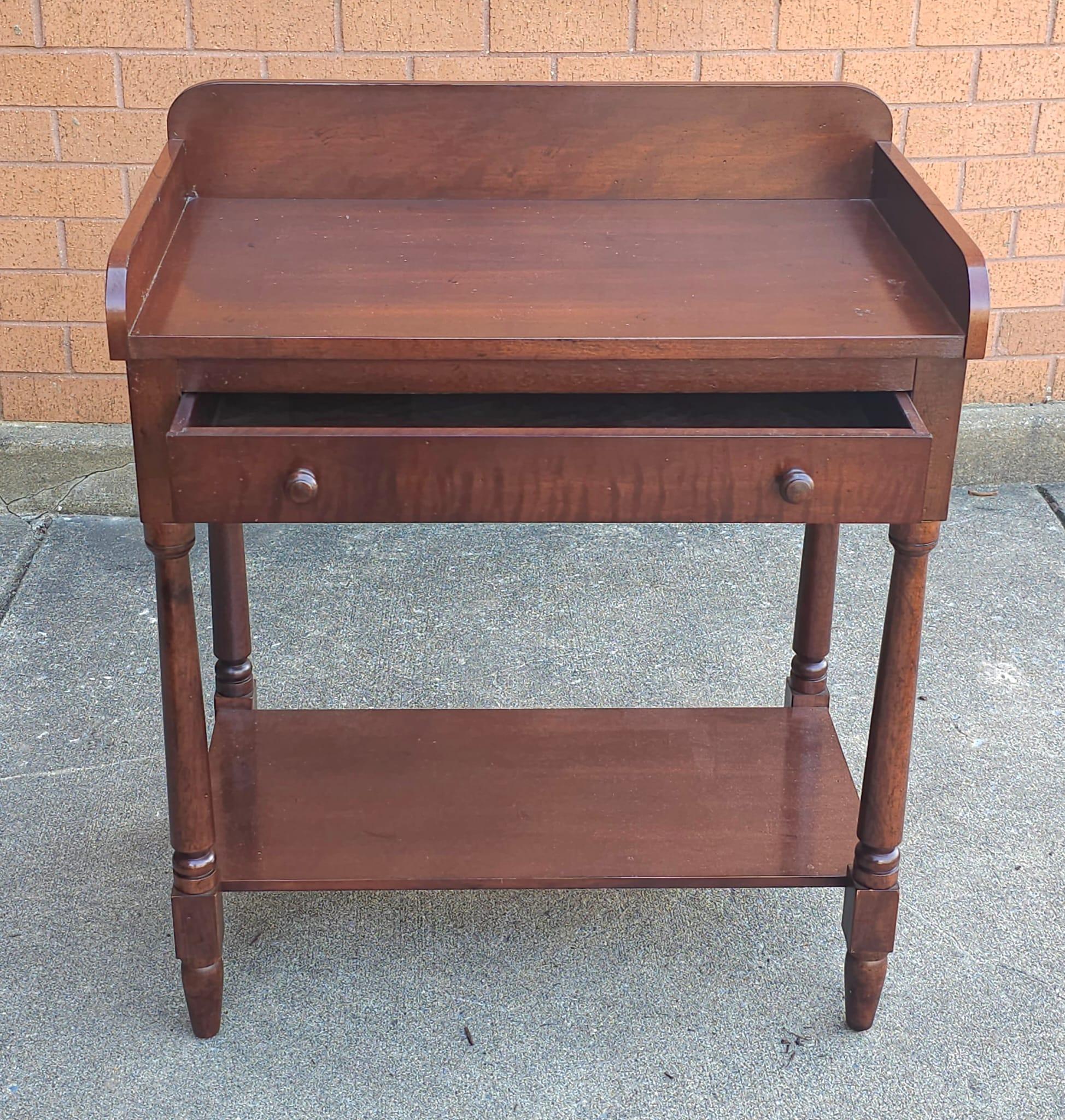 Early 20th Century Victorian Mahogany Single Drawer Wash Stand For Sale 4
