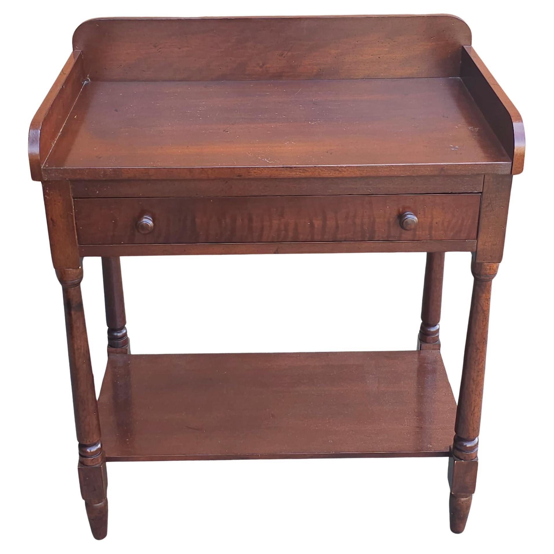 Early 20th Century Victorian Mahogany Single Drawer Wash Stand For Sale