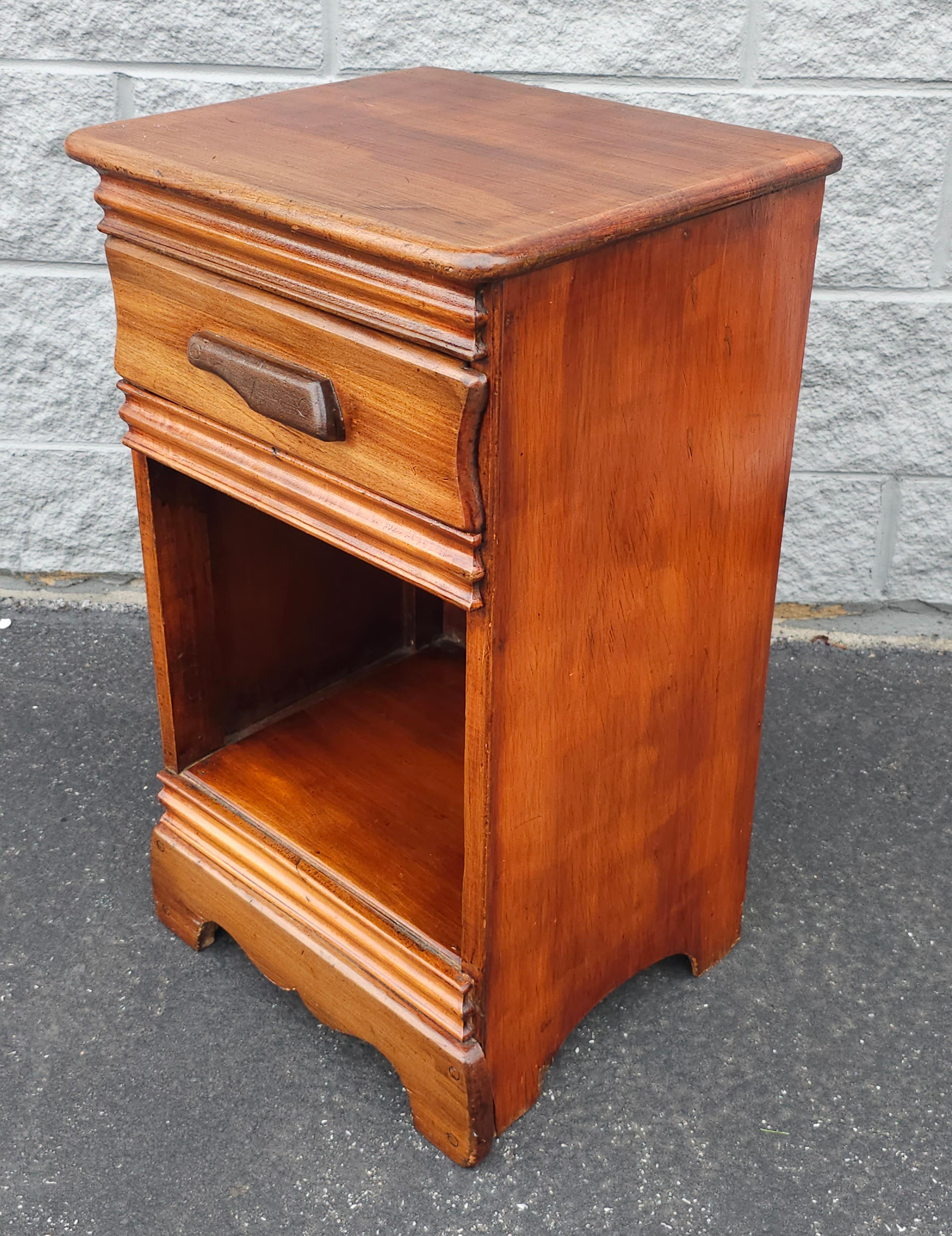 Wood Early 20th Century Victorian Single Drawer Mahogany BedSide Table For Sale