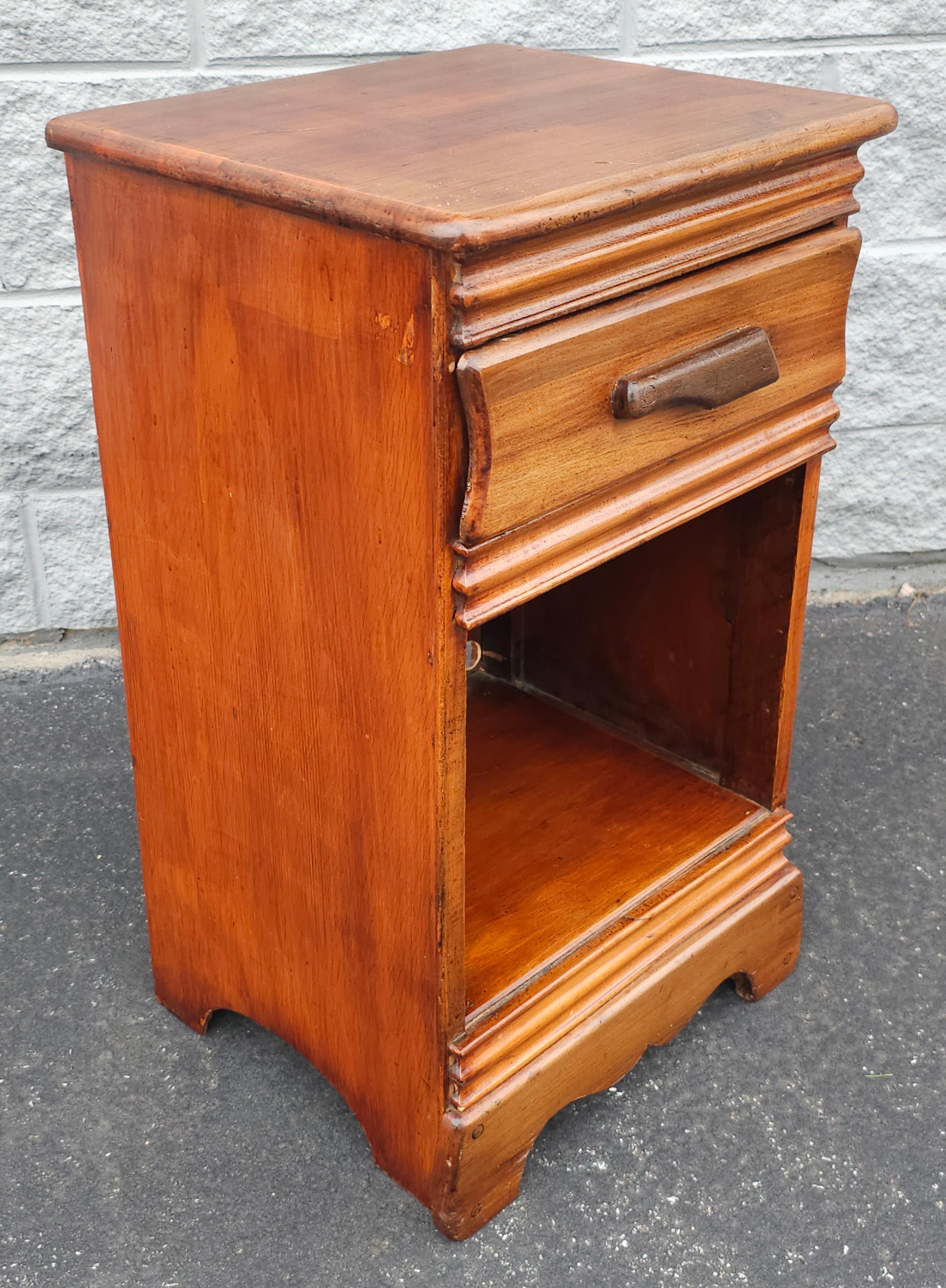 Early 20th Century Victorian Single Drawer Mahogany BedSide Table For Sale 2