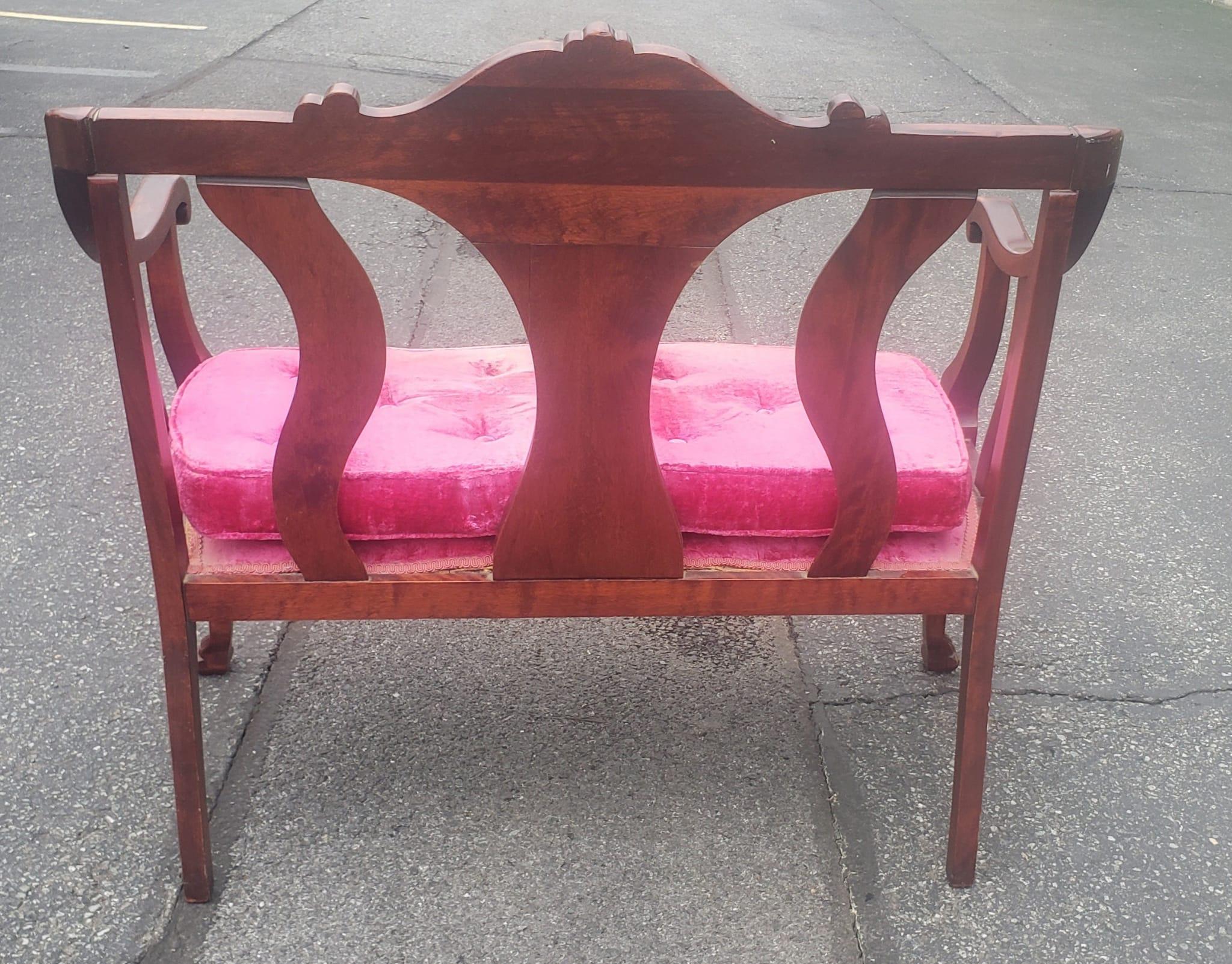 Early 20th Century Victorian Style Carved Mahogany and Upholstered Settee For Sale 5
