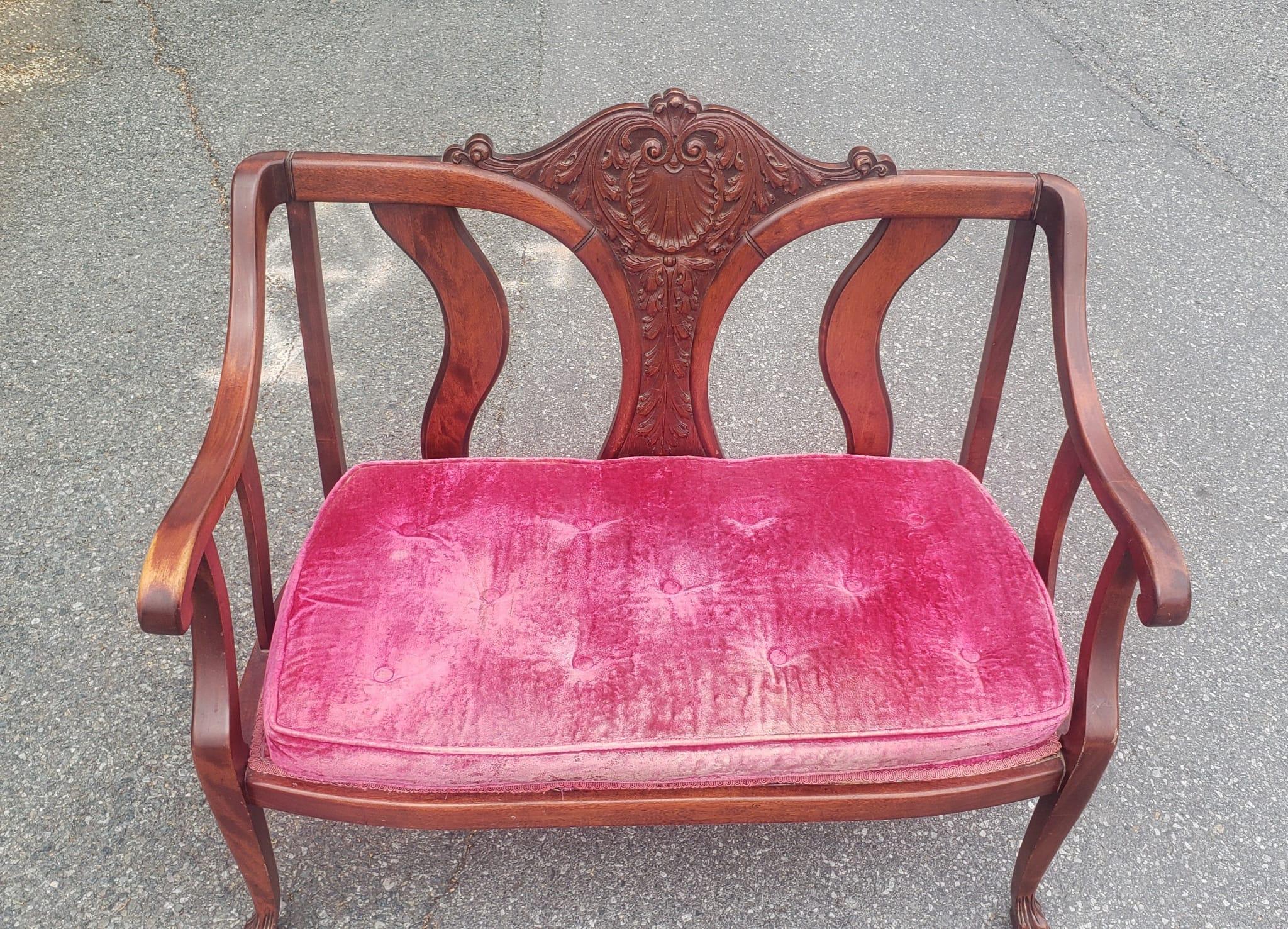 Early 20th Century Victorian Style Carved Mahogany and Upholstered Settee For Sale 3