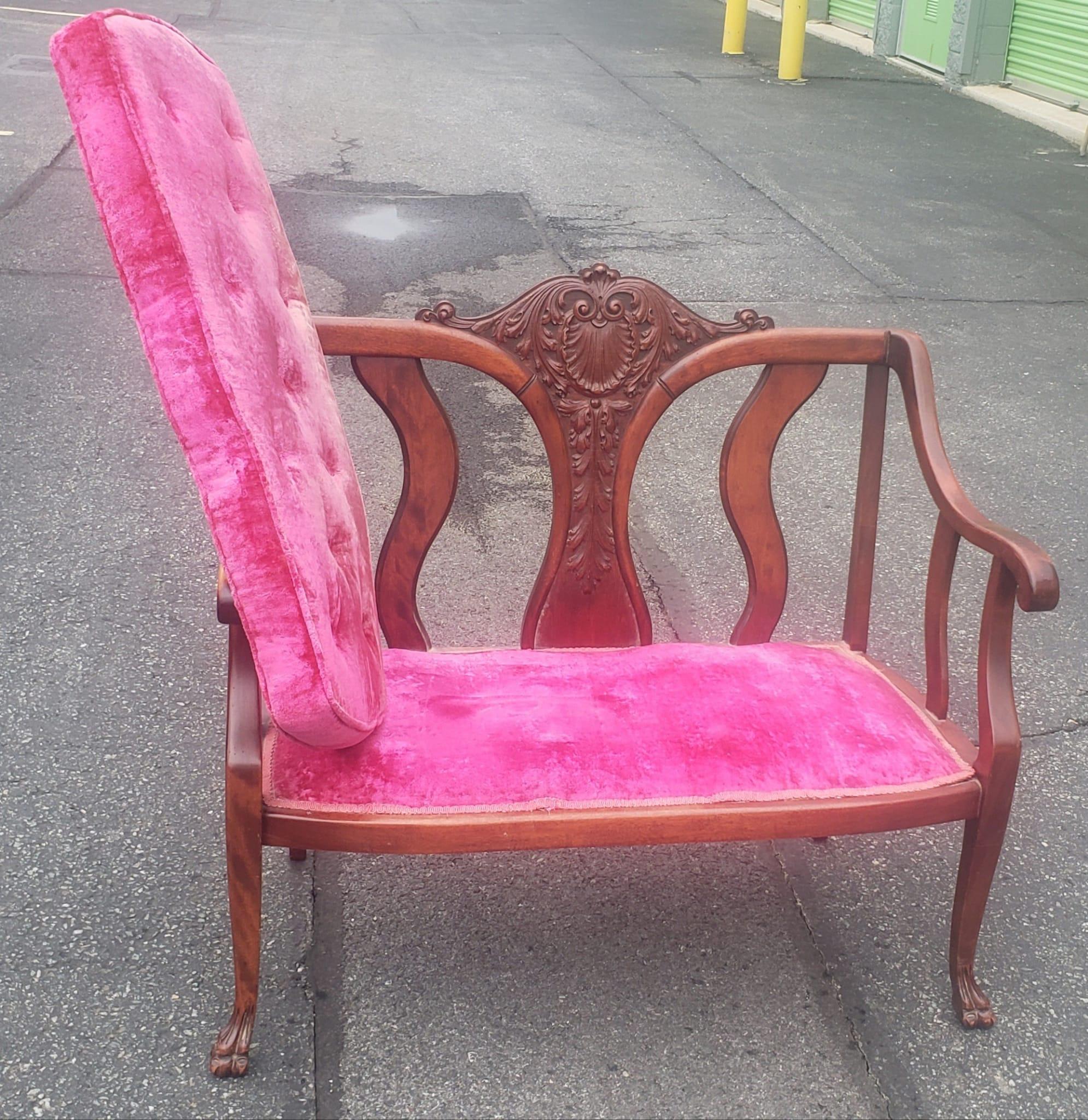 Early 20th Century Victorian Style Carved Mahogany and Upholstered Settee For Sale 4