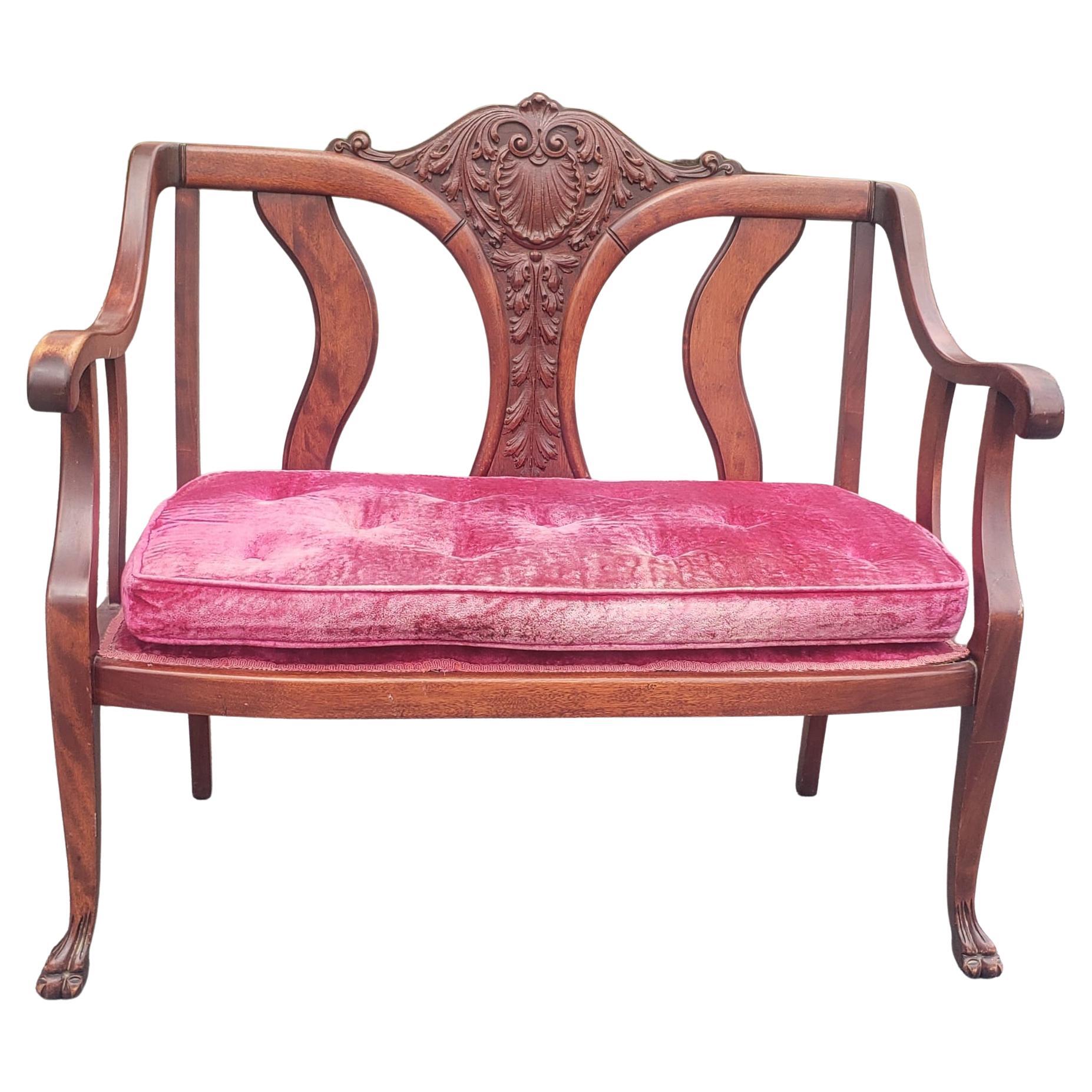 Early 20th Century Victorian Style Carved Mahogany and Upholstered Settee For Sale