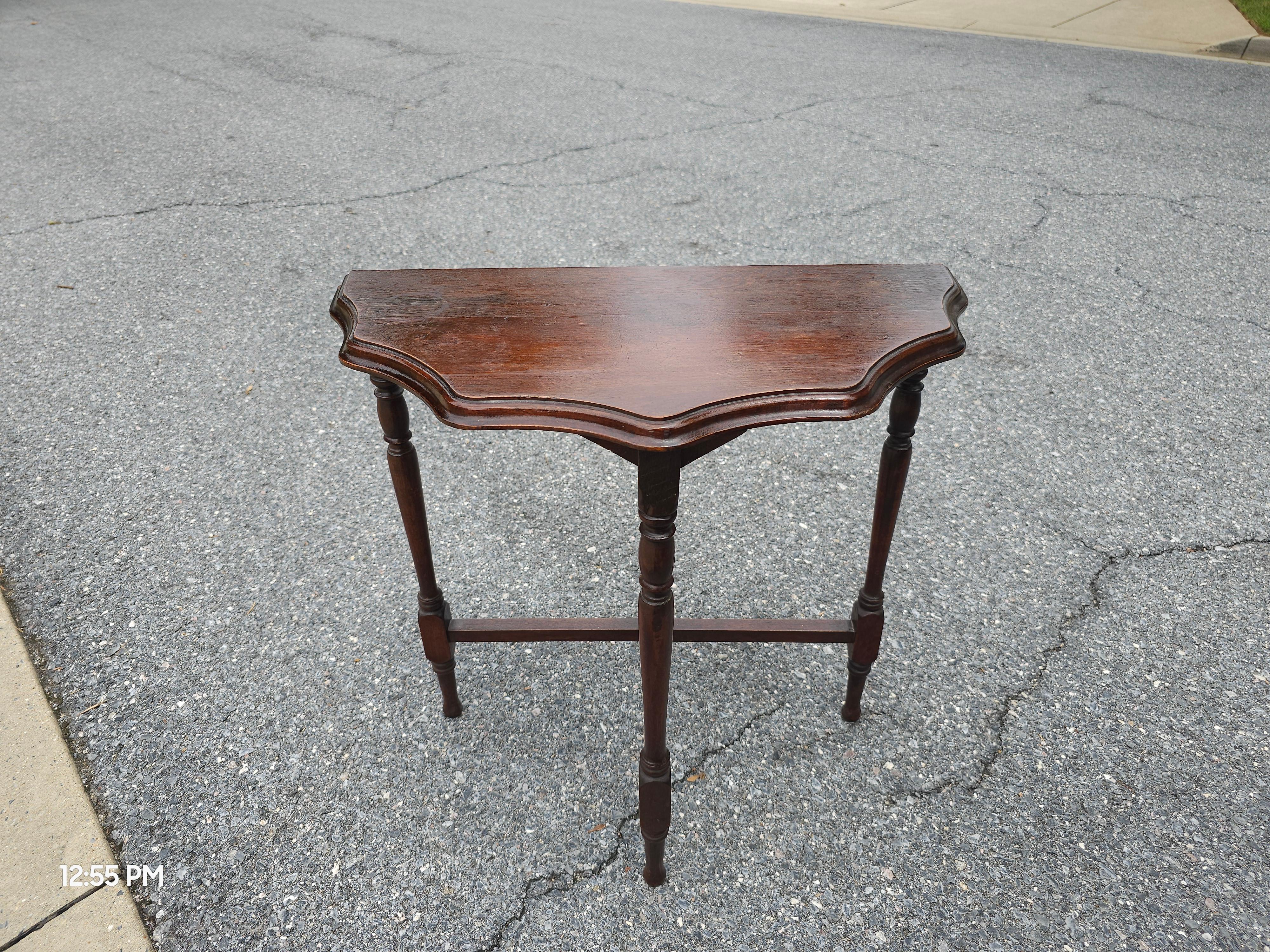 Console / Table d'appoint Magohany de style victorien du début du 20e siècle Bon état - En vente à Germantown, MD