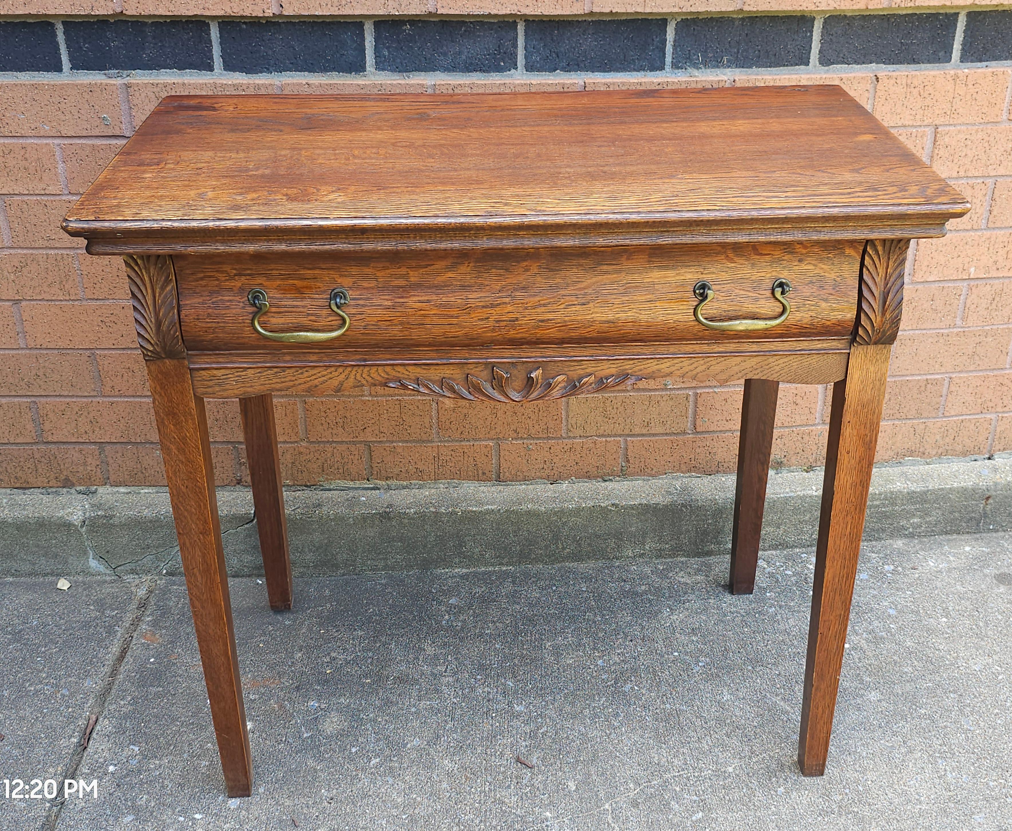 An Early 20th Century Victorian Style single drawer Oak Dressing Table Console Table.
Very sturdy. Measures 33