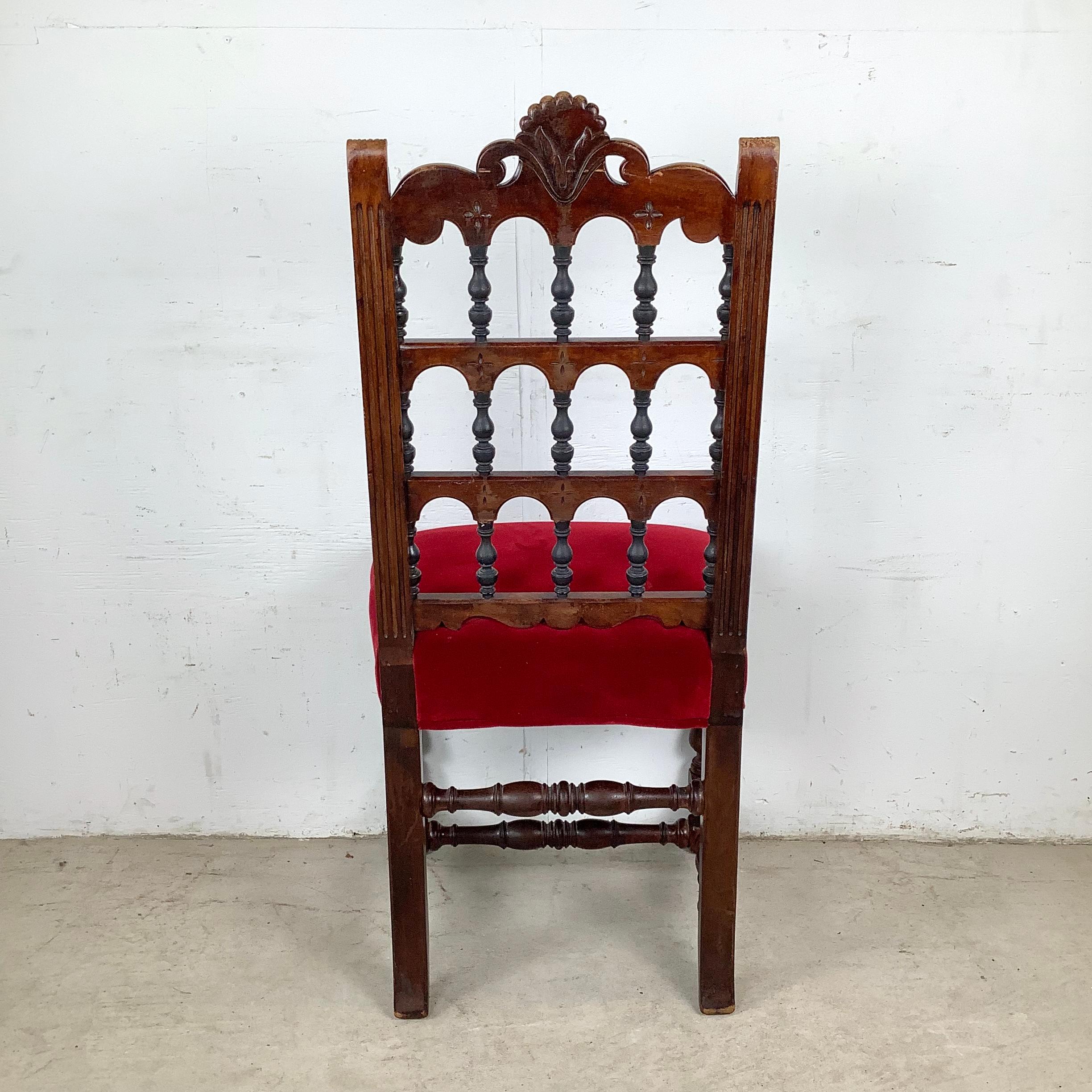 Sedia laterale vittoriana in noce dei primi del Novecento con rivestimento in velluto rosso in vendita 4
