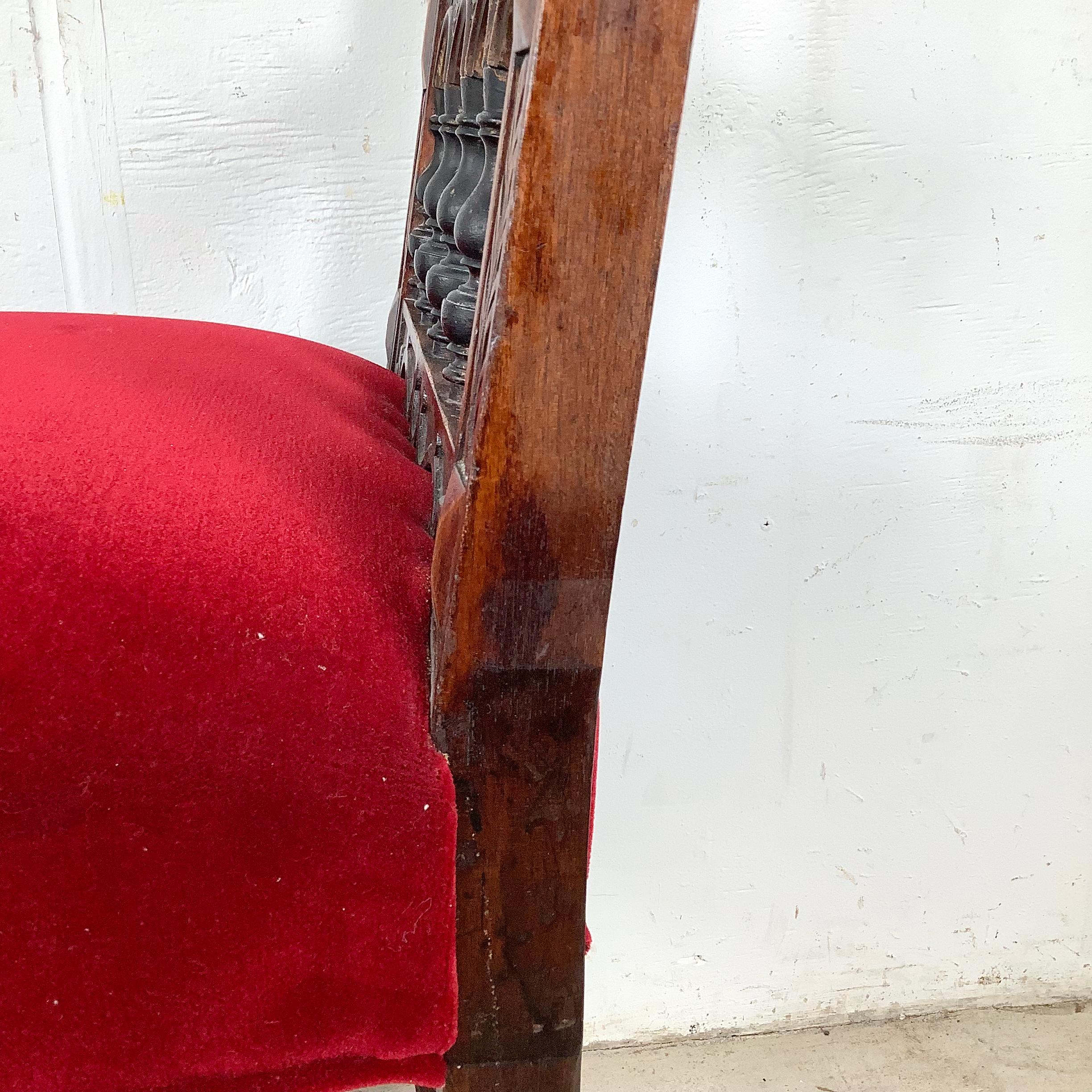 Sedia laterale vittoriana in noce dei primi del Novecento con rivestimento in velluto rosso in vendita 6