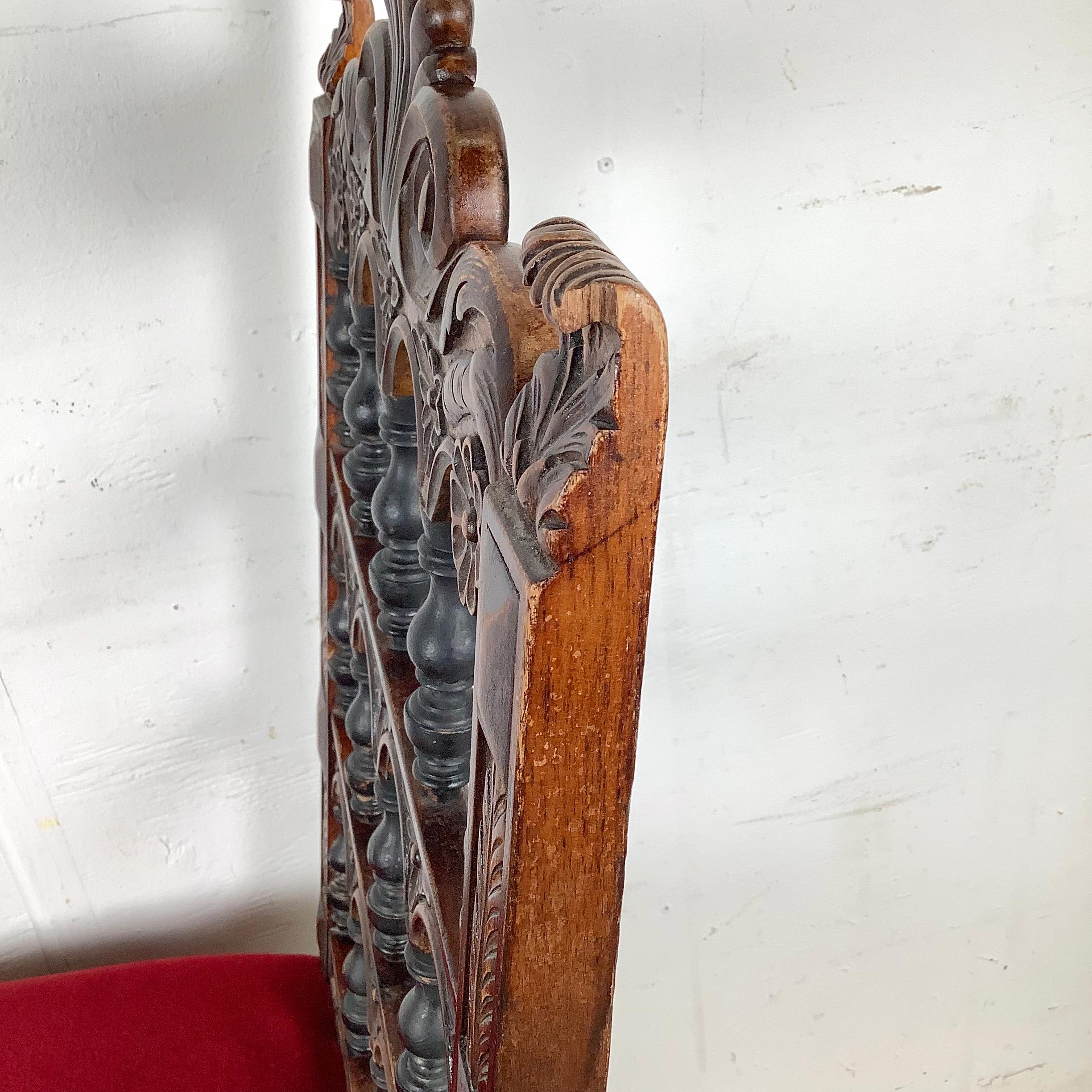 Sedia laterale vittoriana in noce dei primi del Novecento con rivestimento in velluto rosso in vendita 7