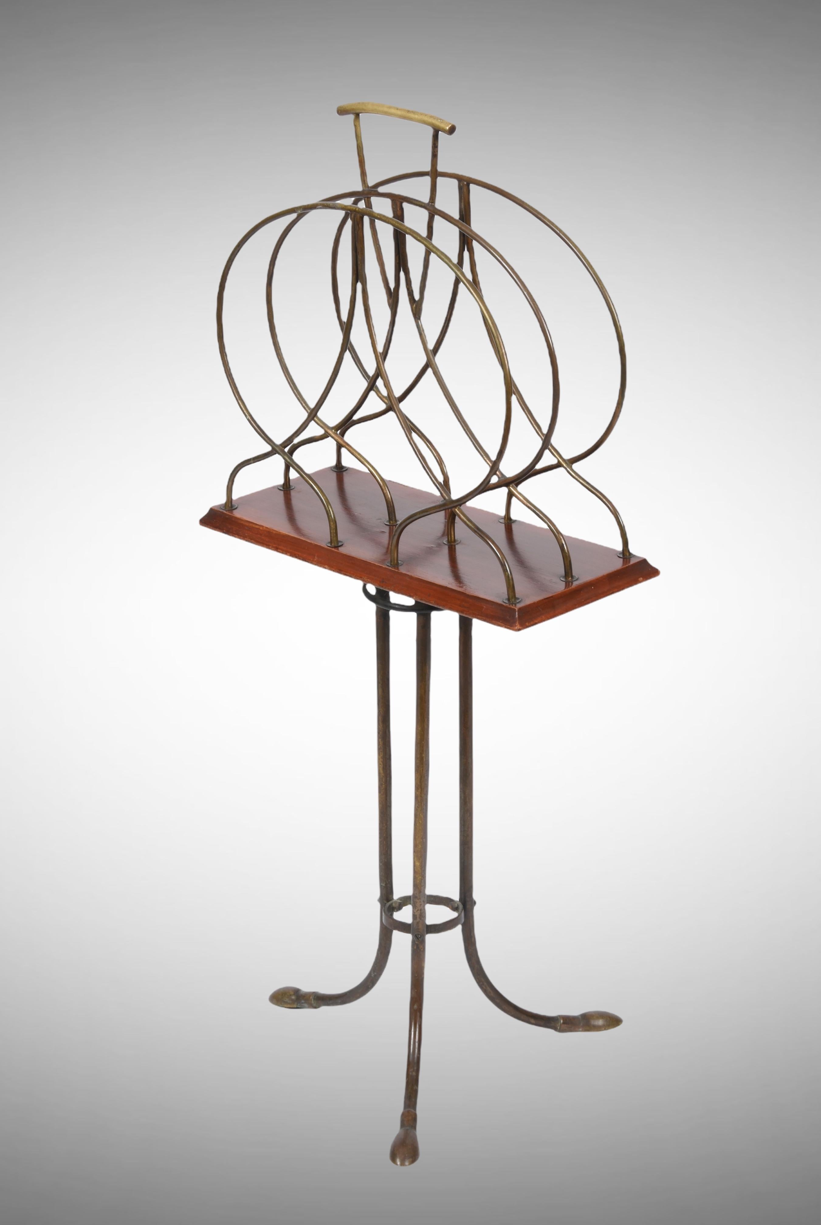 Early 20th Century Victorian Wood and Brass English Newspaper and Magazine Stand For Sale 10