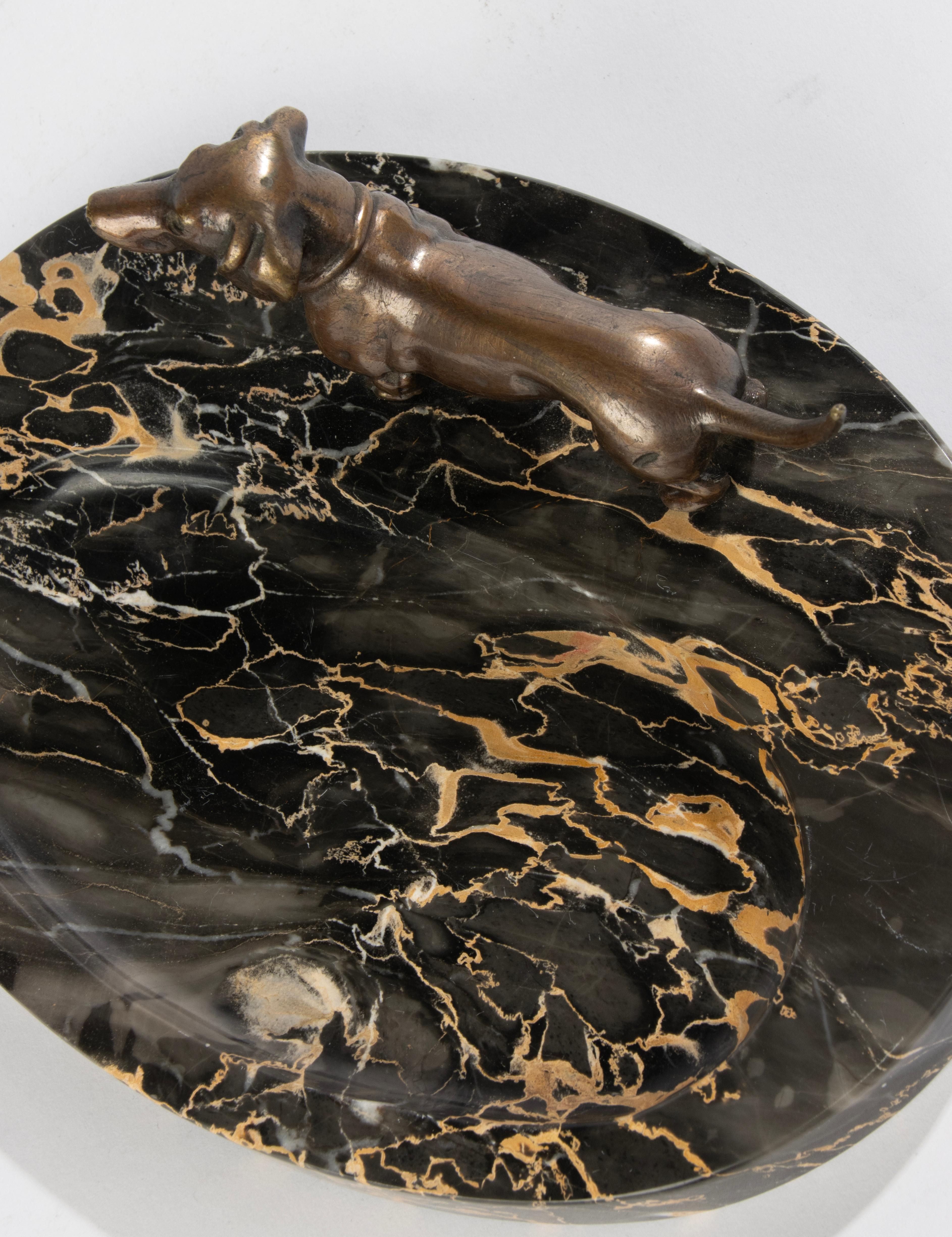 Vide-Poche des frühen 20. Jahrhunderts – Dachshund aus Bronze auf Marmorsockel  im Angebot 10