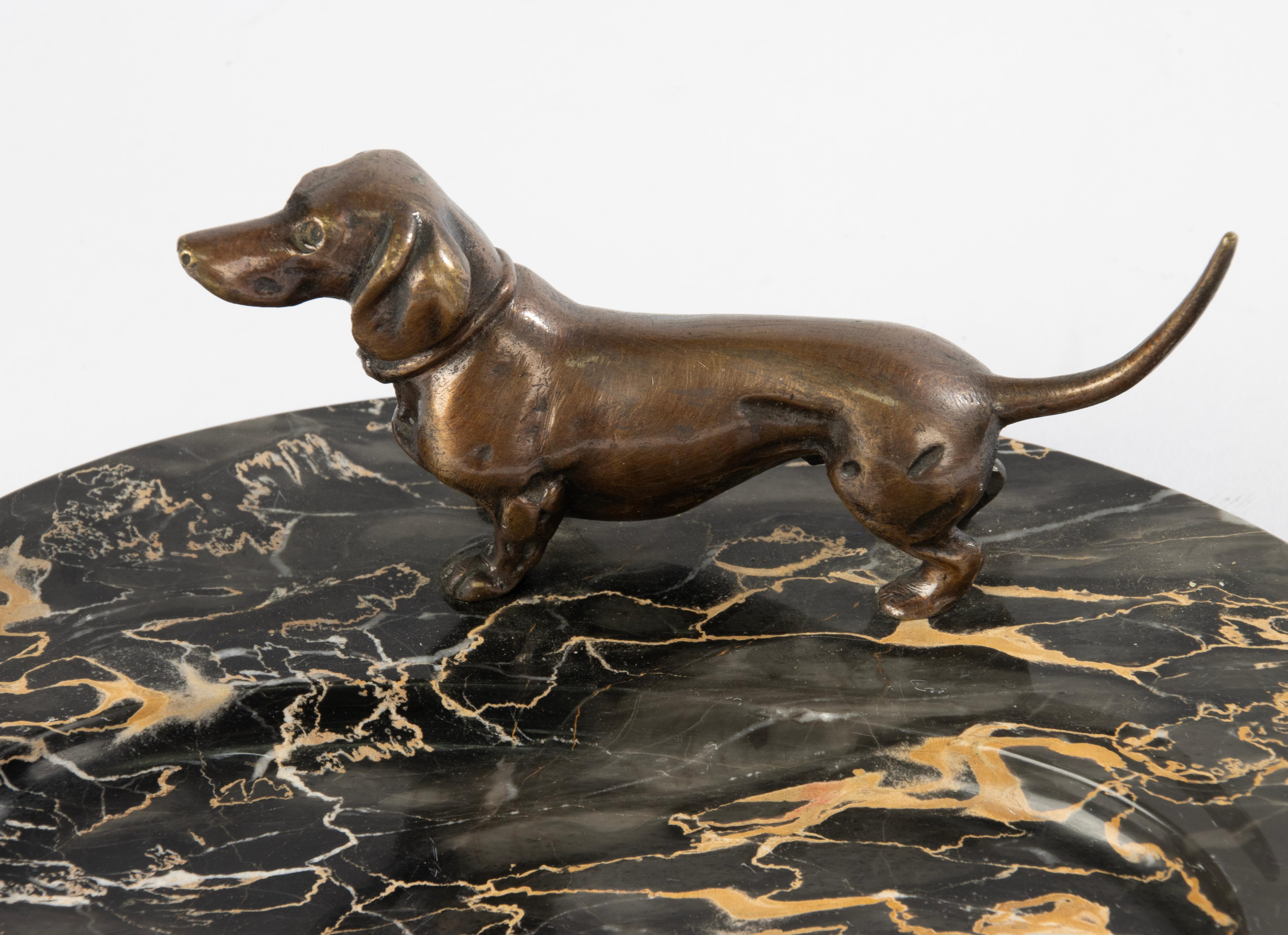 A lovely bowl / vide-poche, made of marble with a bronze Dachshund. 
Made in France, around 1920-1930. 
The bowl is in good condition. Beautiful patina. 

Dimensions: 22,5 x 17 cm and 8 cm tall. 
Free shipping worldwide


