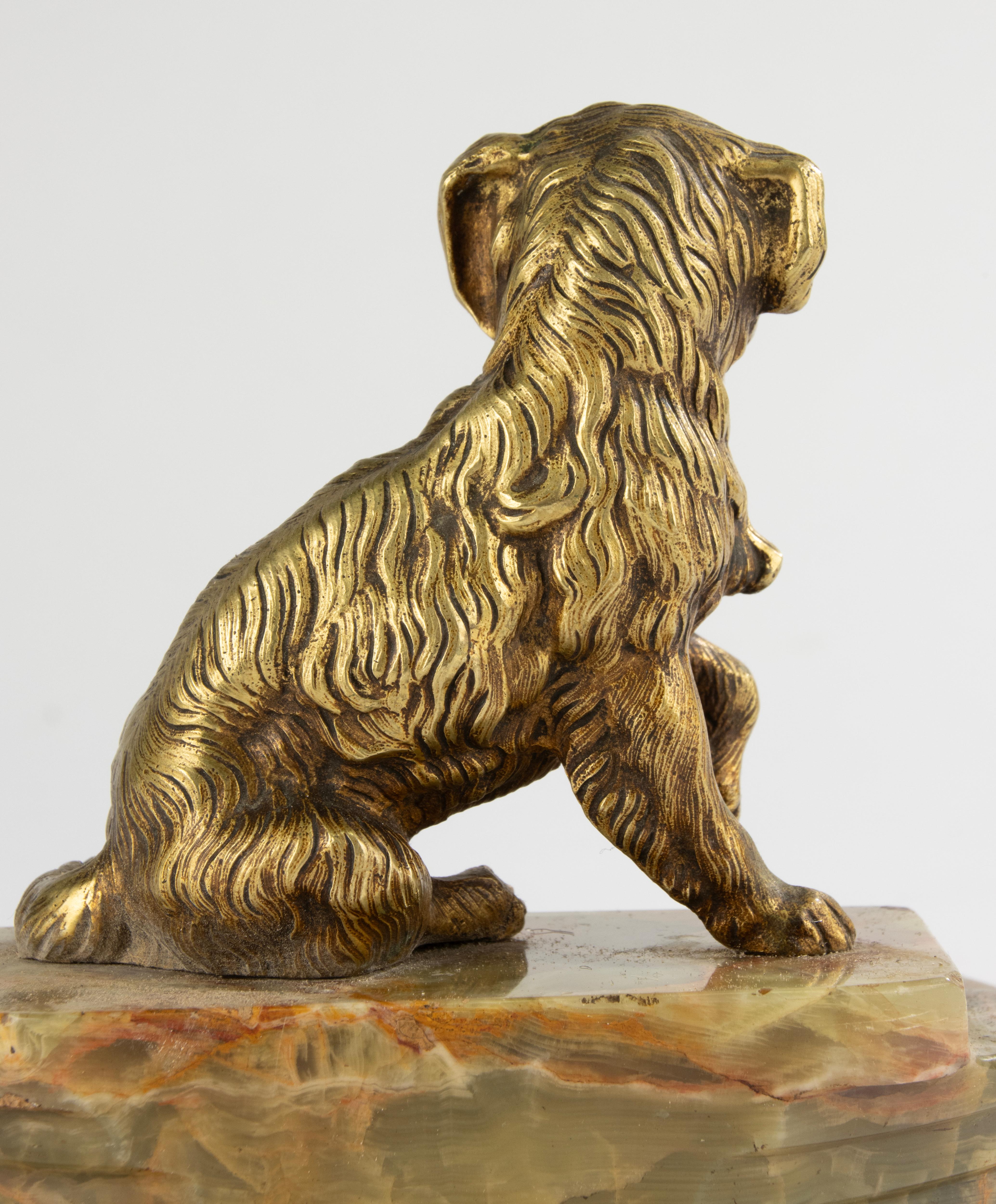 Figurina di cane in ottone e onice dei primi anni del XX secolo in vendita 3