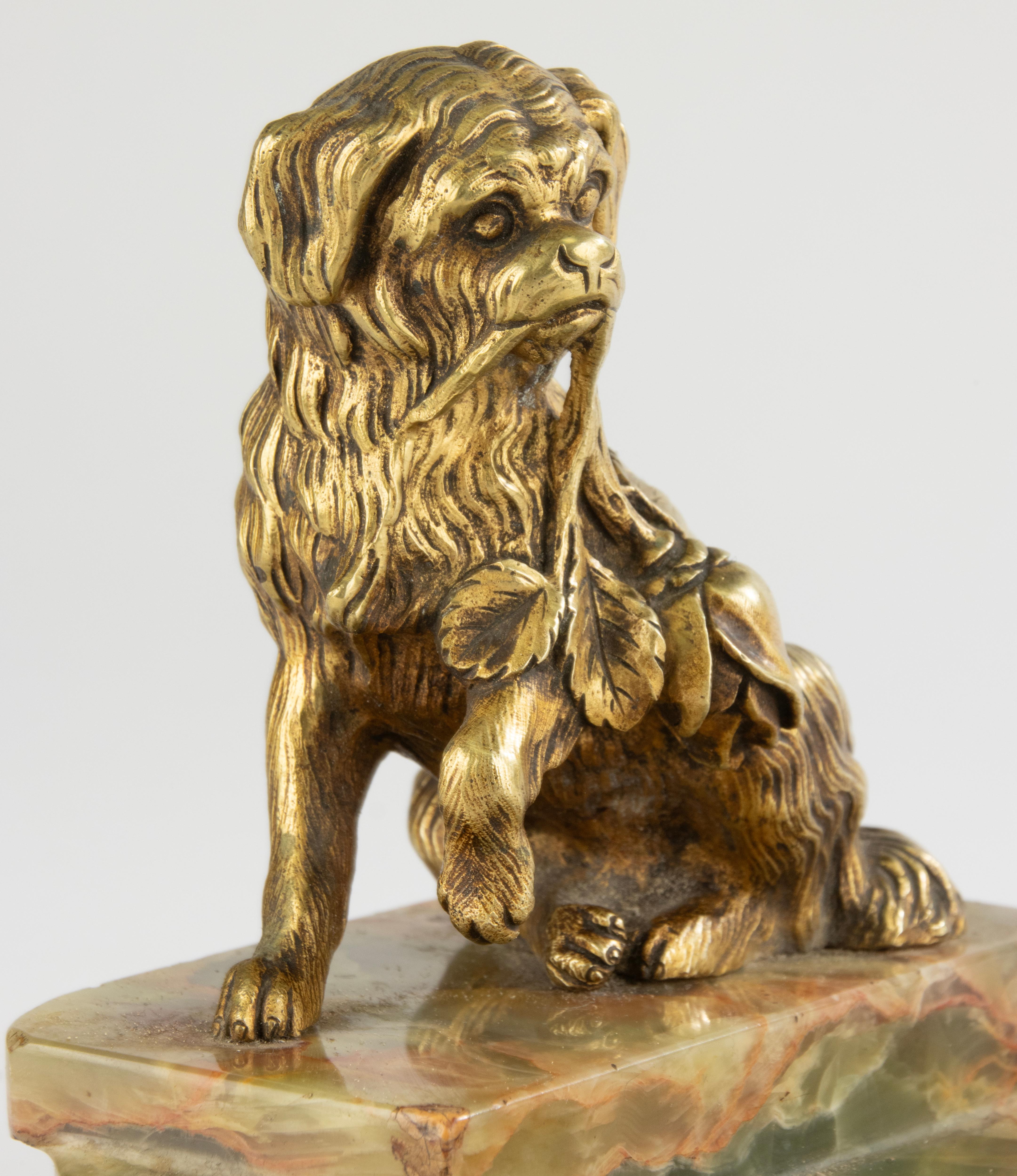 Figurina di cane in ottone e onice dei primi anni del XX secolo in vendita 1