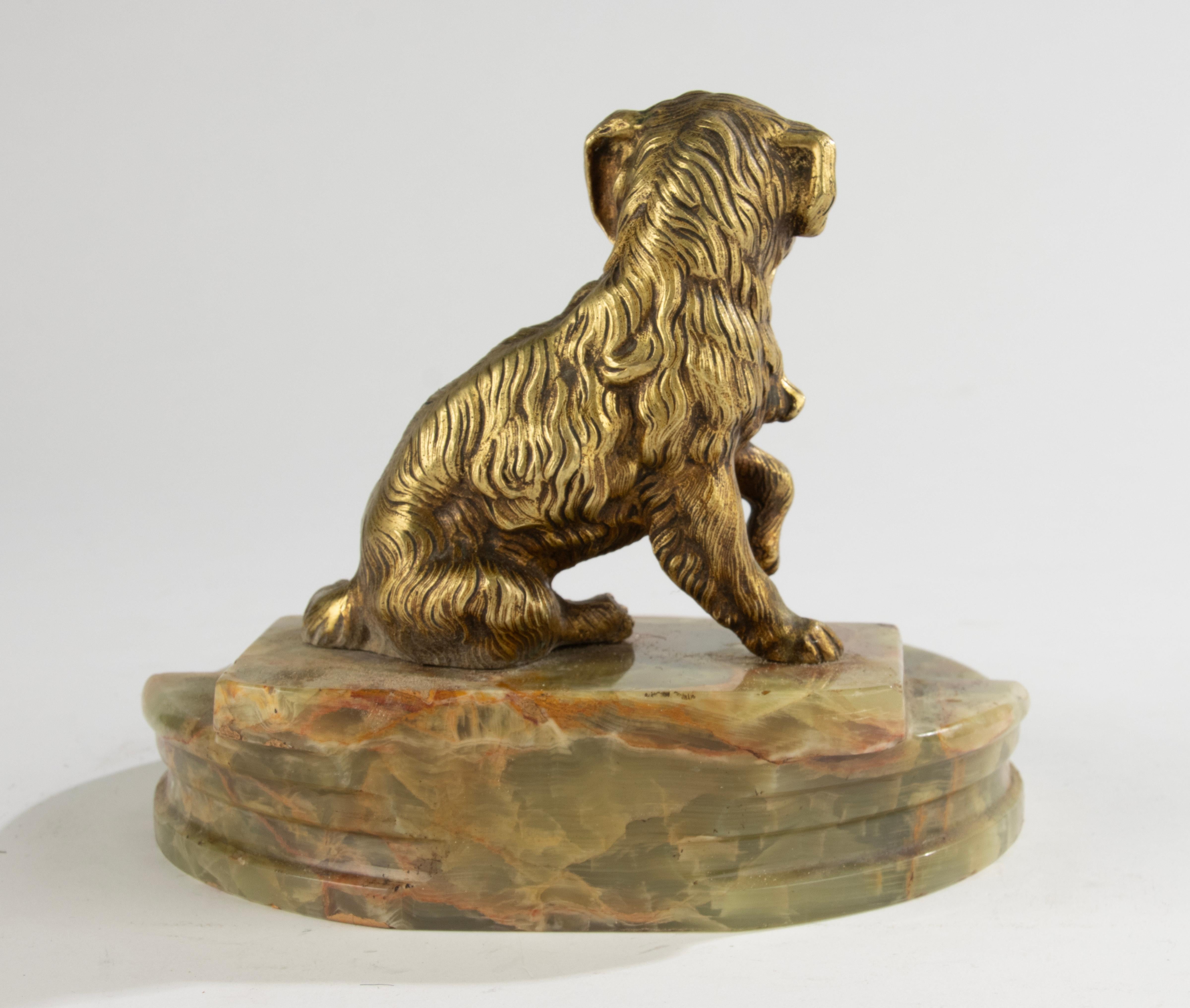 Figurina di cane in ottone e onice dei primi anni del XX secolo in vendita 2