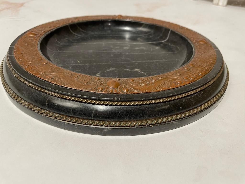 Early 20th Century Vienna Secessionist Marble, Copper and Brass Platter For Sale 3