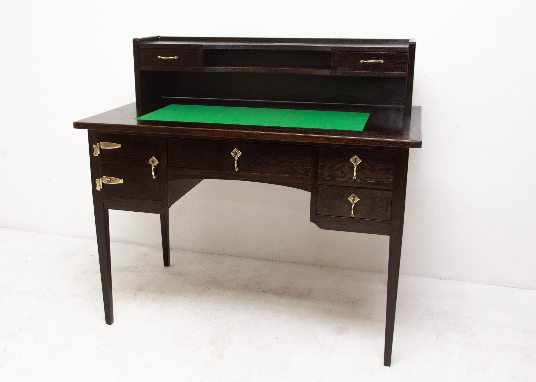 Early 20th Century Viennese Secession Ladies Writing Desk with Armchair (Österreichisch)