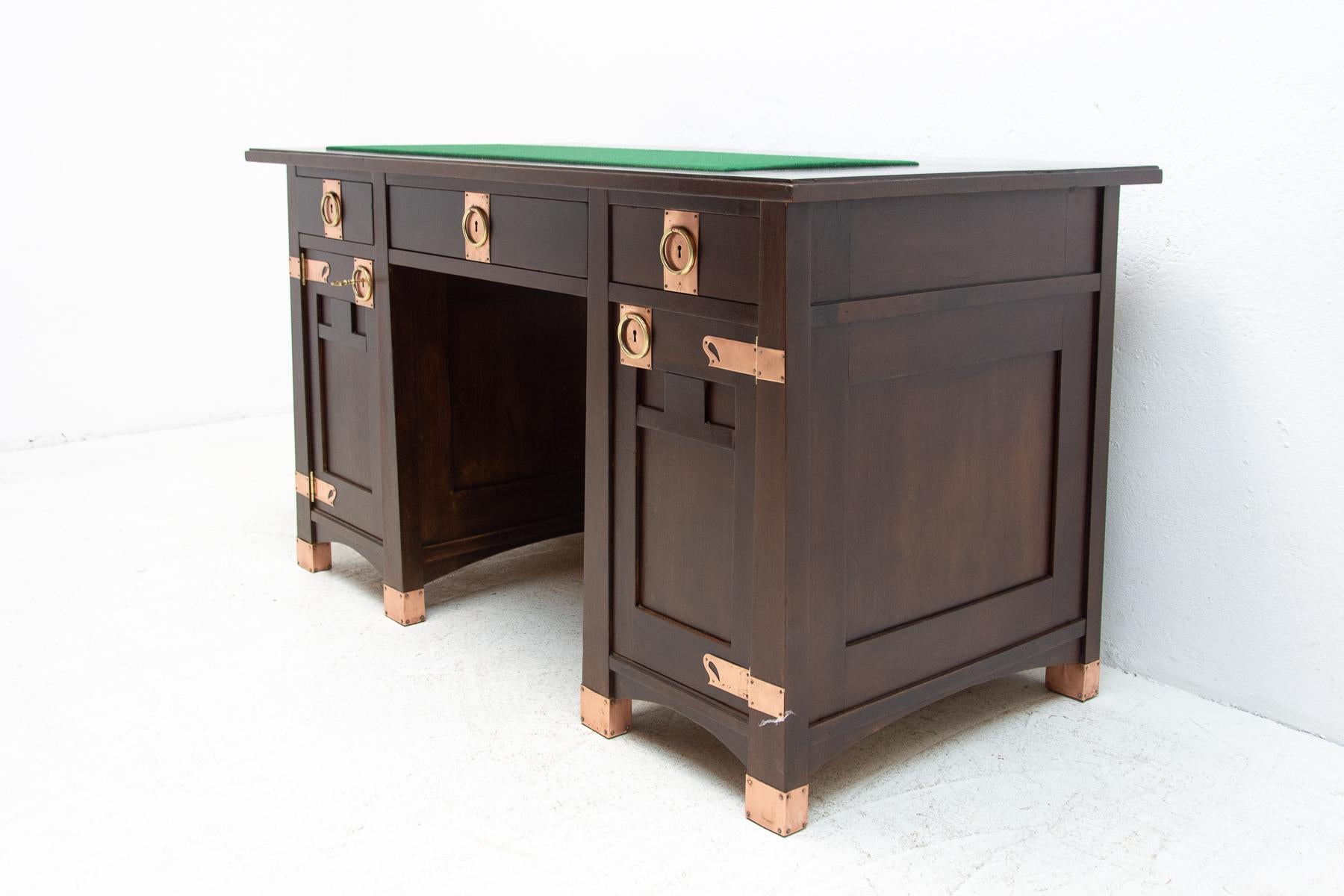 Austrian  Early 20th Century Viennese Secession oak writing desk For Sale