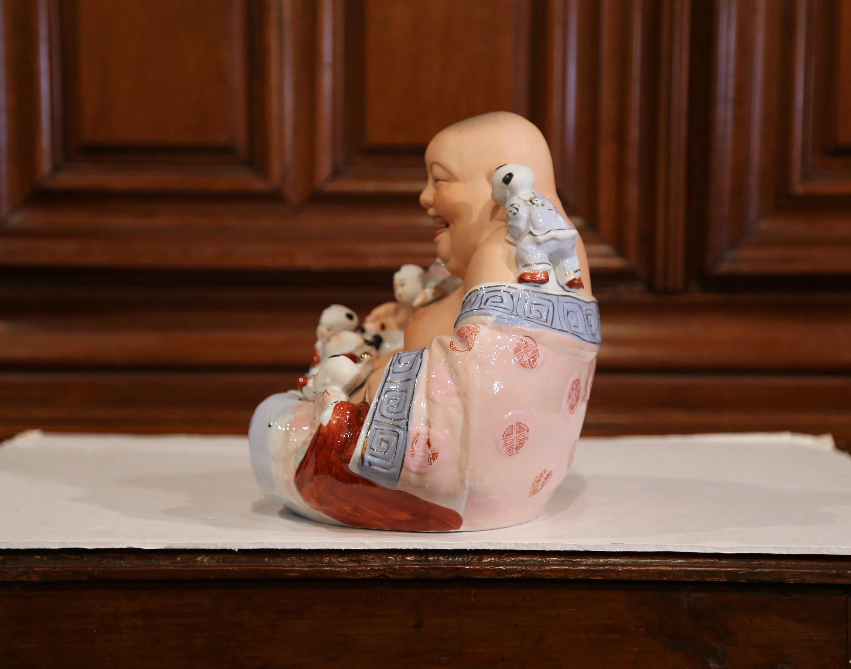 20ième siècle Sculpture vietnamienne du début du 20e siècle en porcelaine peinte à la main 