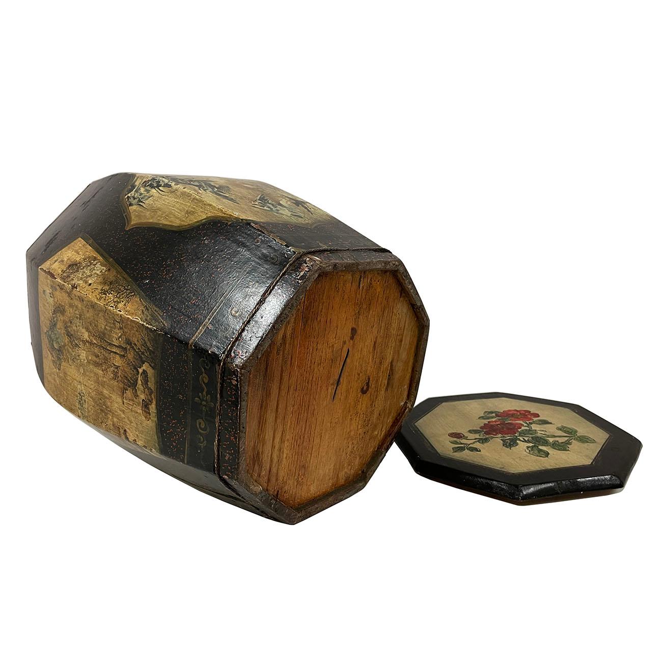 Early 20th Century Vintage Chinese Hand Paint Sewing Basket with Lid For Sale 2