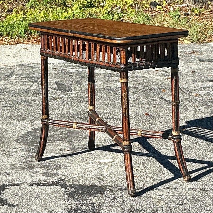 Américain Early 20th Century Vintage Coastal Karpen Rattan Side Table en vente