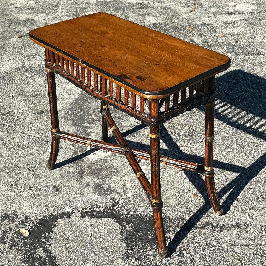 20ième siècle Early 20th Century Vintage Coastal Karpen Rattan Side Table en vente