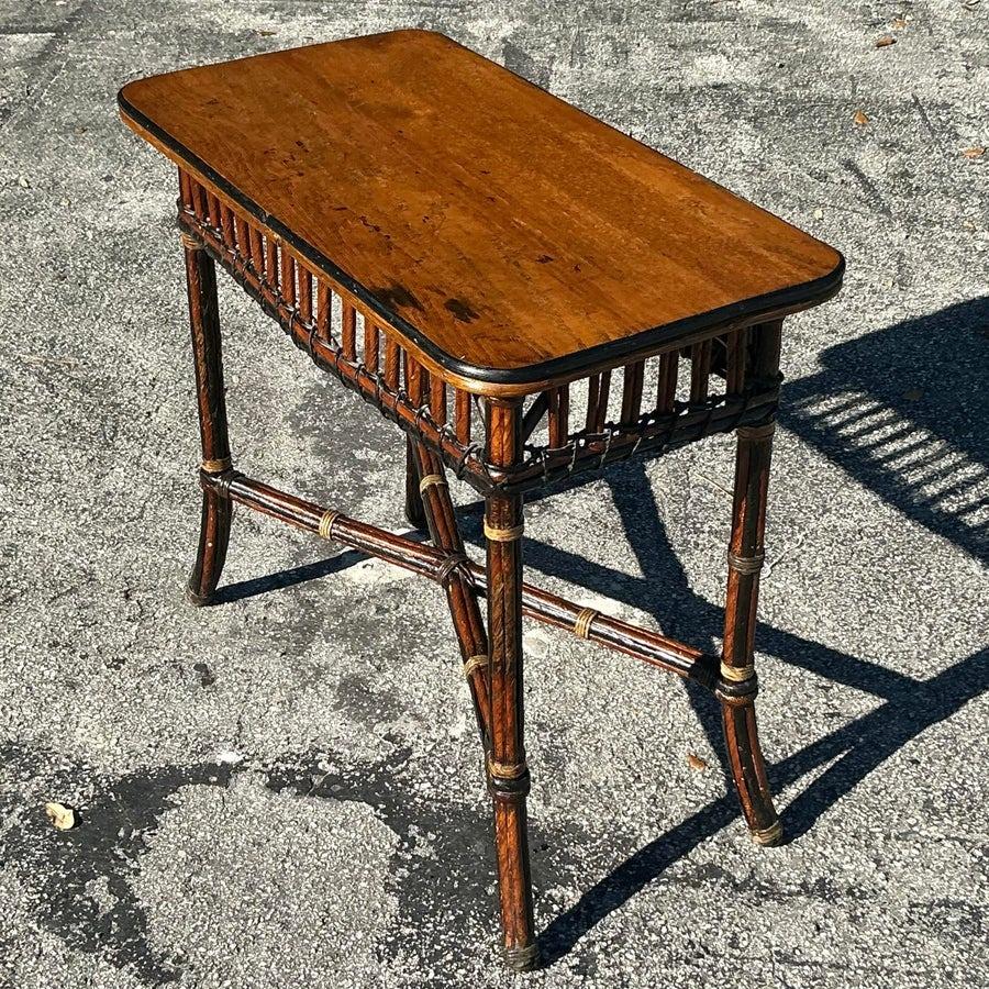 Rotin Early 20th Century Vintage Coastal Karpen Rattan Side Table en vente