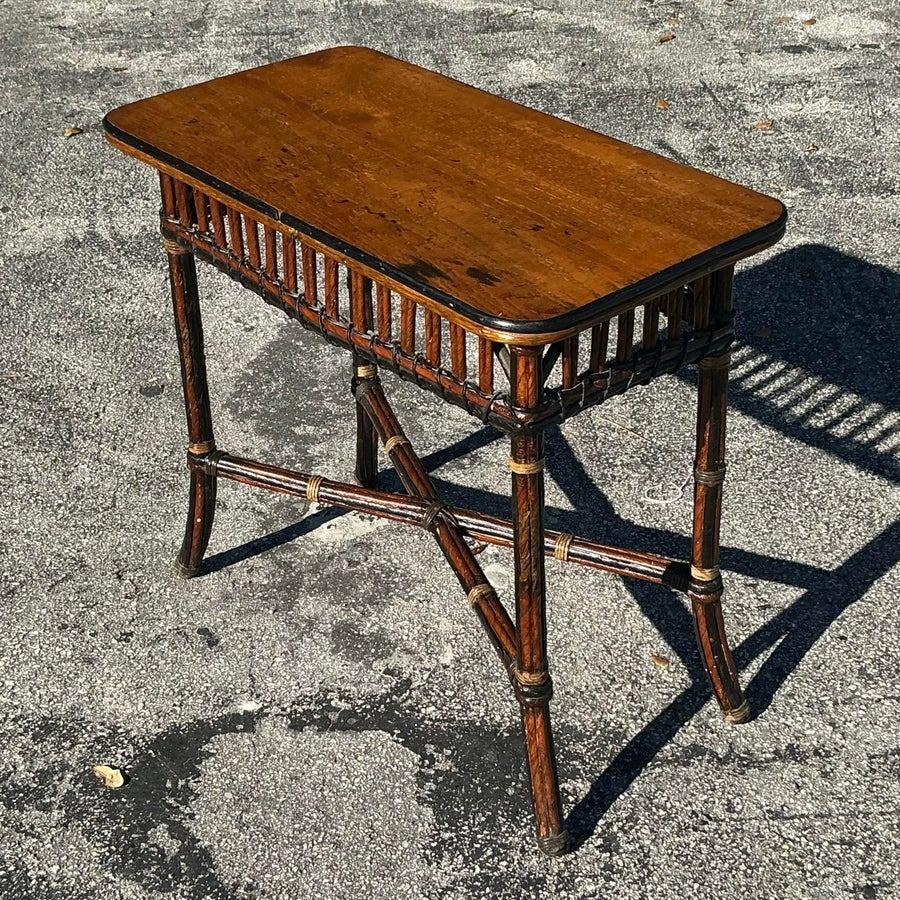 Early 20th Century Vintage Coastal Karpen Rattan Side Table en vente 3