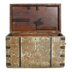 Early 20th Century Vintage European J. Cleve & Sons Portsmouth Trunk