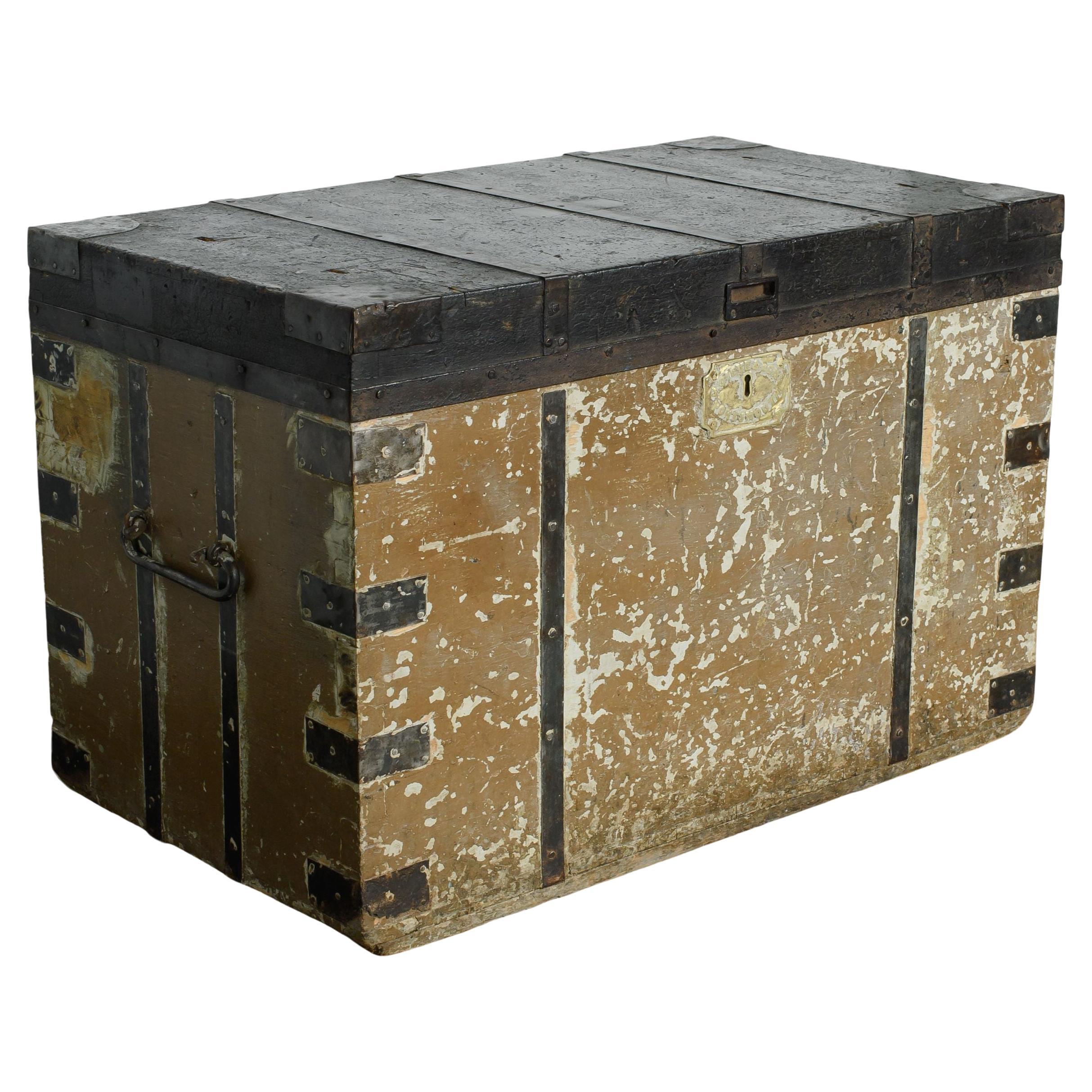 Early 20th Century Vintage European J. Cleve & Sons Portsmouth Trunk