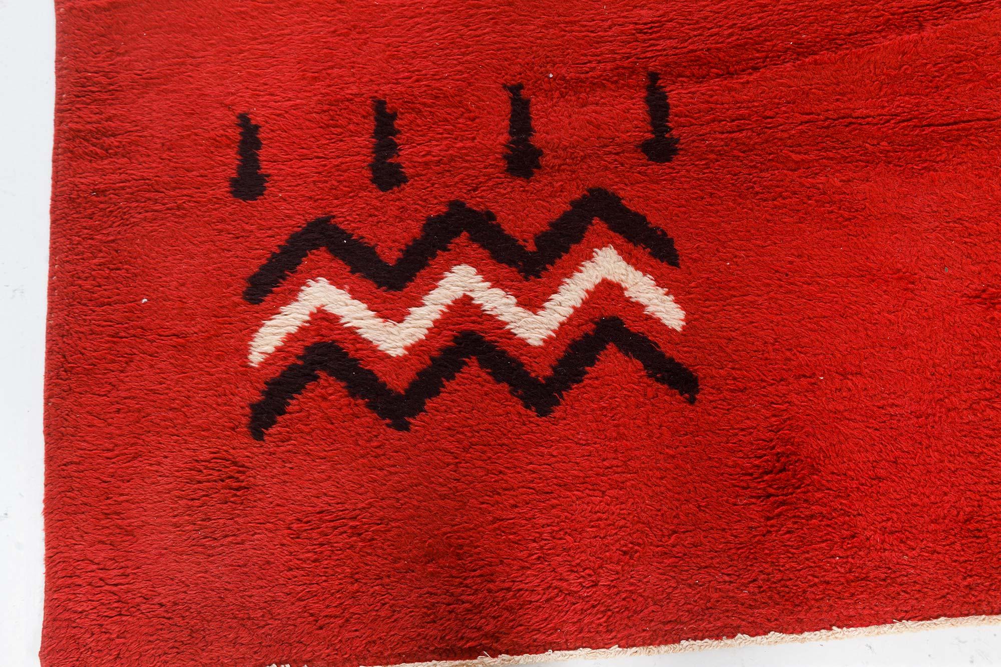 Anfang des 20. Jahrhunderts Vintage Französisch Art Deco Rot Hand geknüpft Wolle Teppich (Art déco) im Angebot