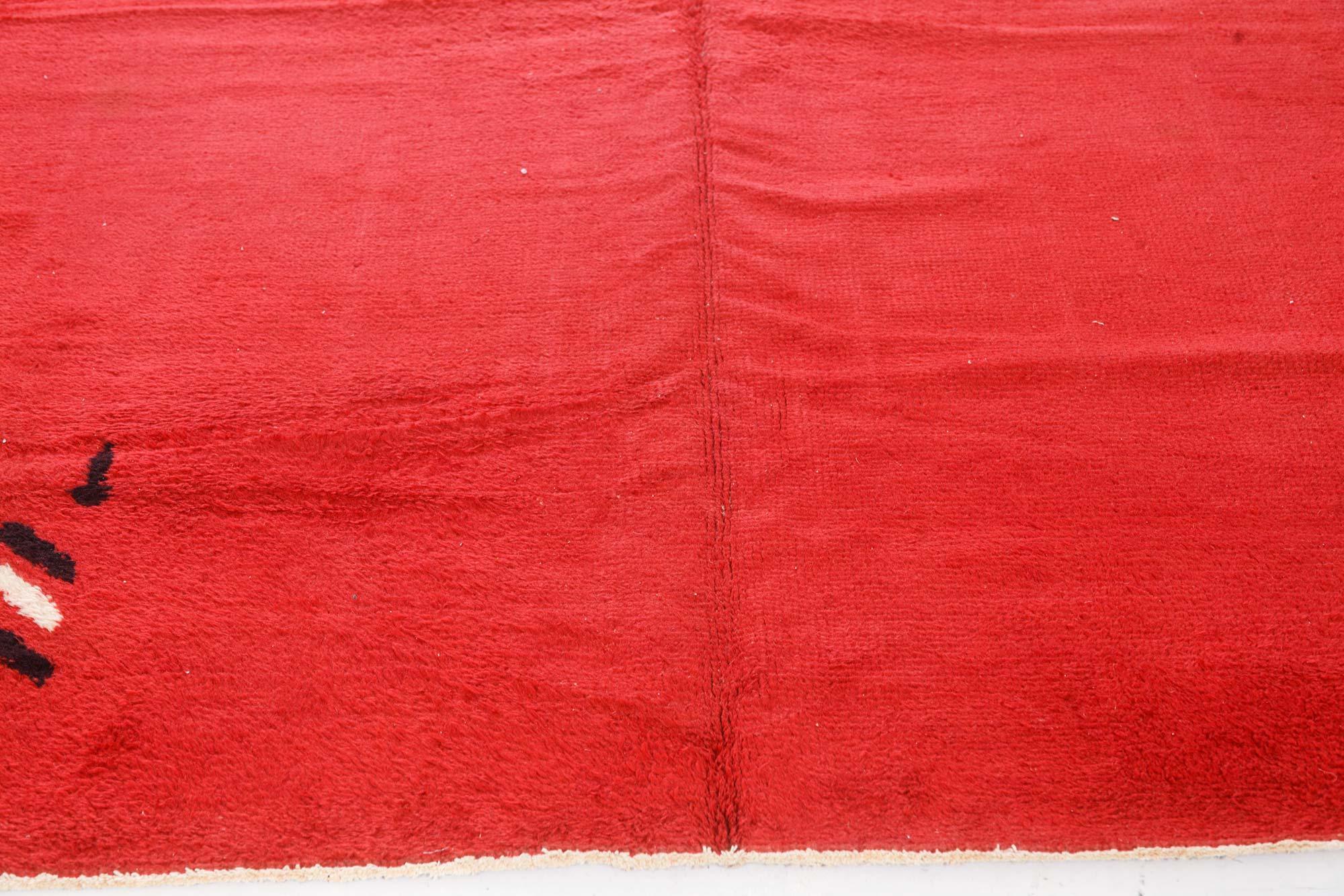 Anfang des 20. Jahrhunderts Vintage Französisch Art Deco Rot Hand geknüpft Wolle Teppich im Zustand „Gut“ im Angebot in New York, NY