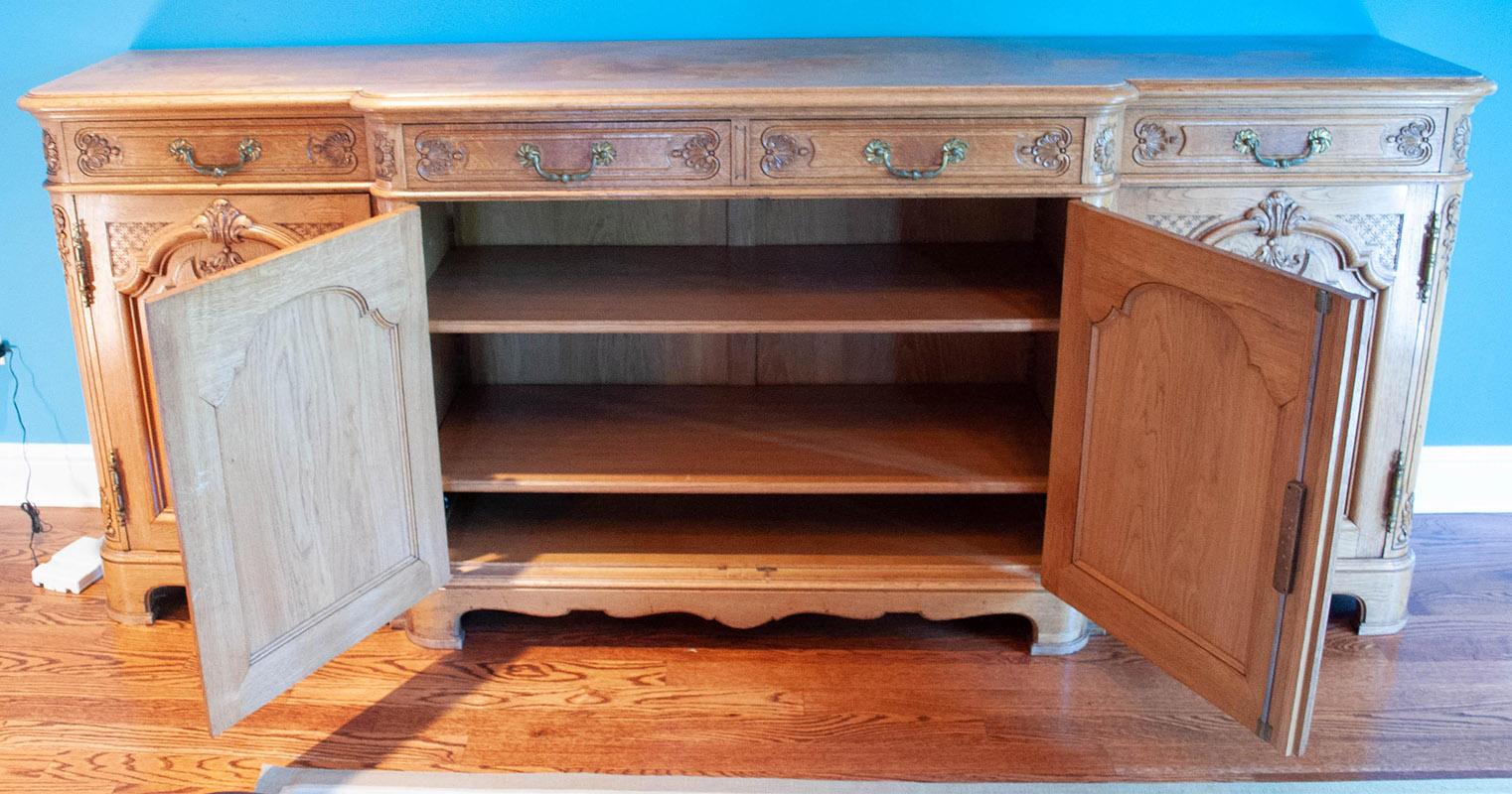 Early 20th Century Vintage French Console in Solid Oak For Sale 5