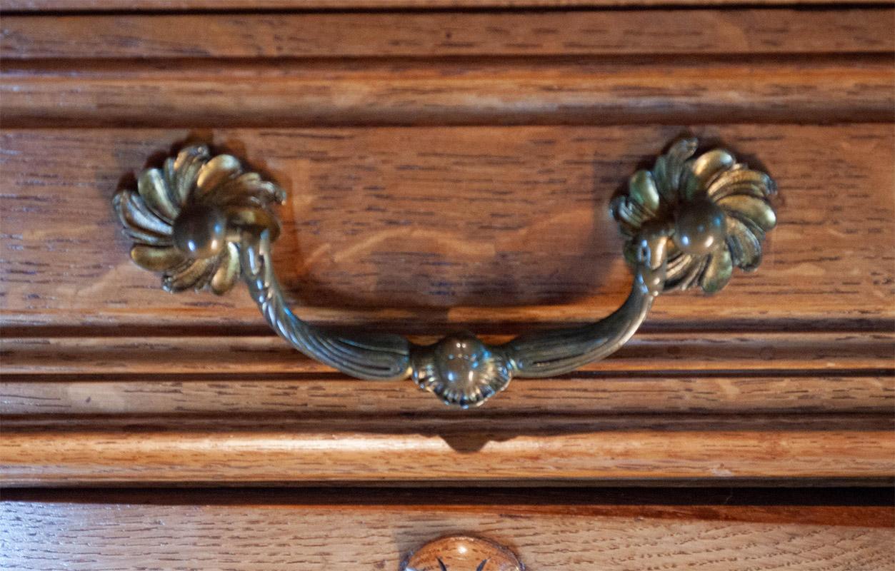 Early 20th Century Vintage French Console in Solid Oak For Sale 1