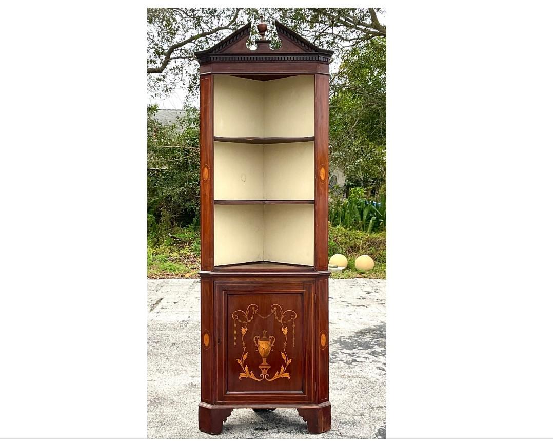 Early 20th Century Vintage Georgian Inlaid Corner Cabinet In Good Condition In west palm beach, FL