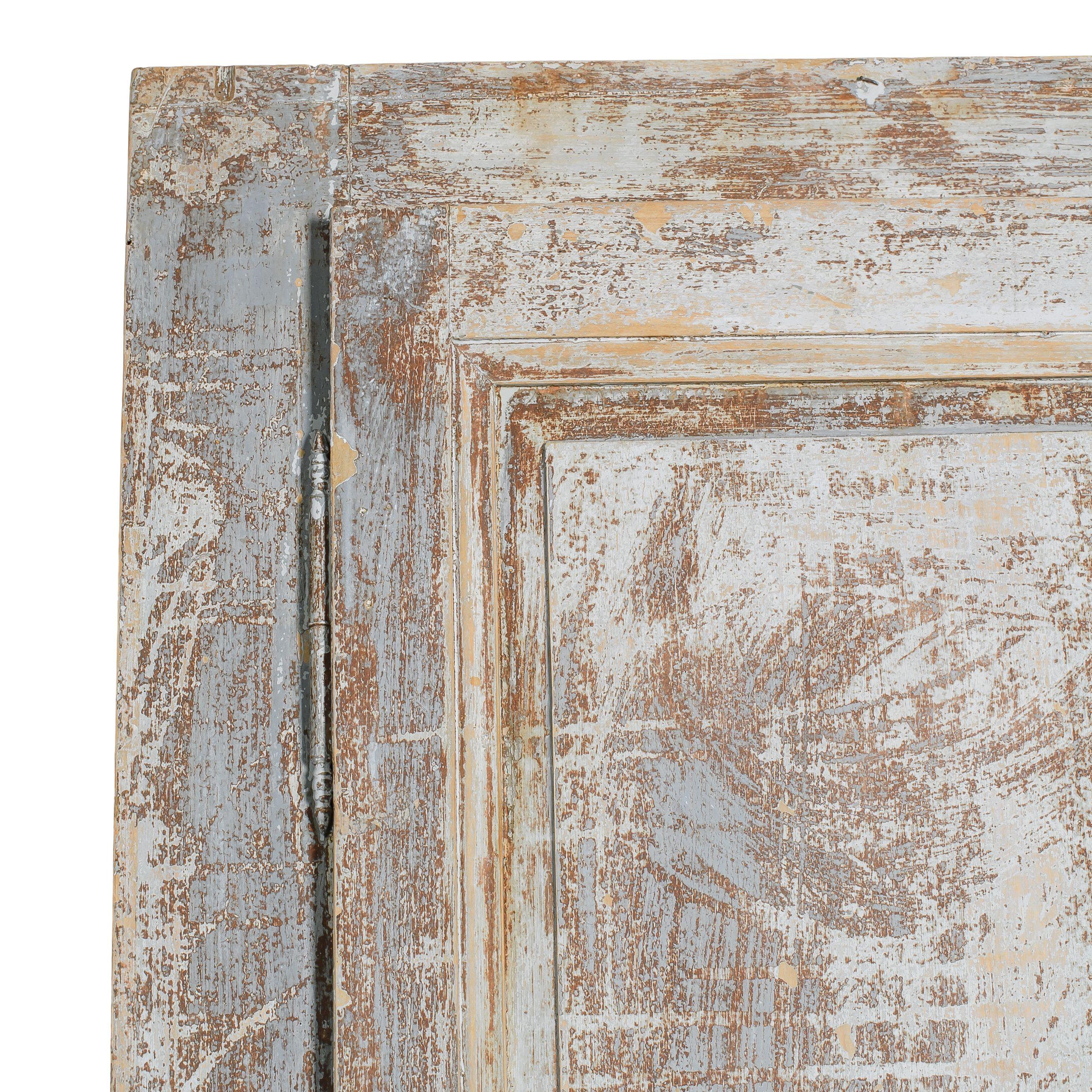 Cabinet en bois gris du début du 20e siècle, France Abîmé à Fullerton, CA