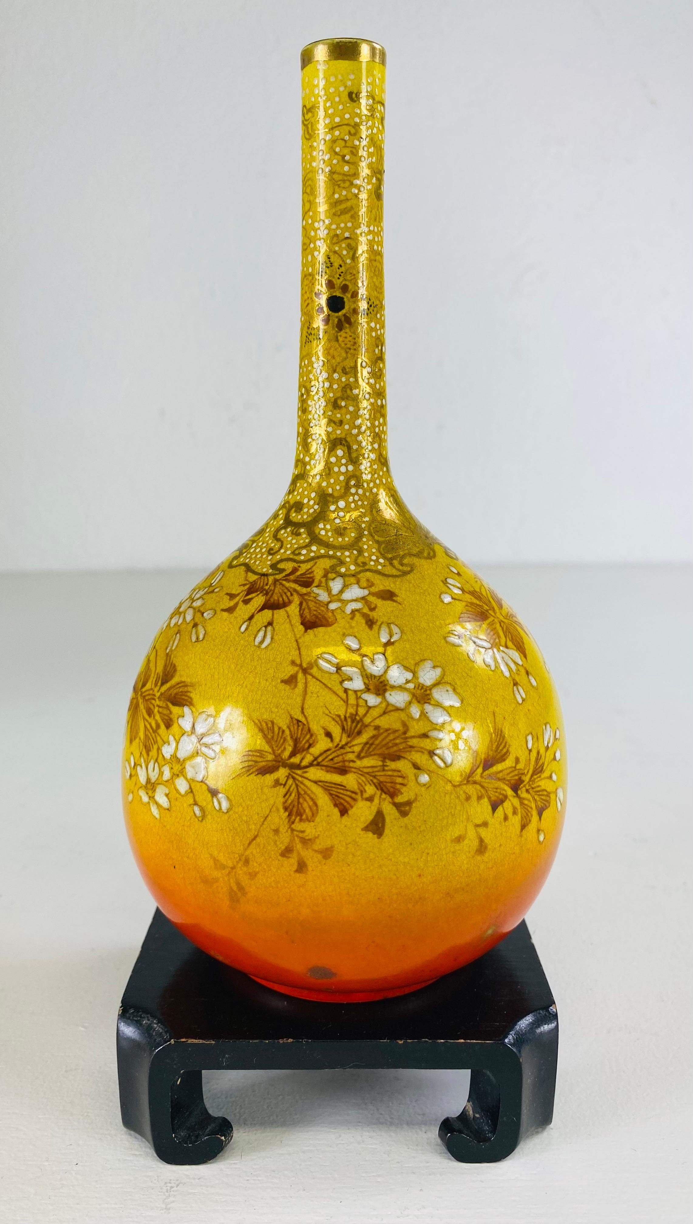 Early 20th century vintage hand painted Chinese export vase with stand For Sale 2