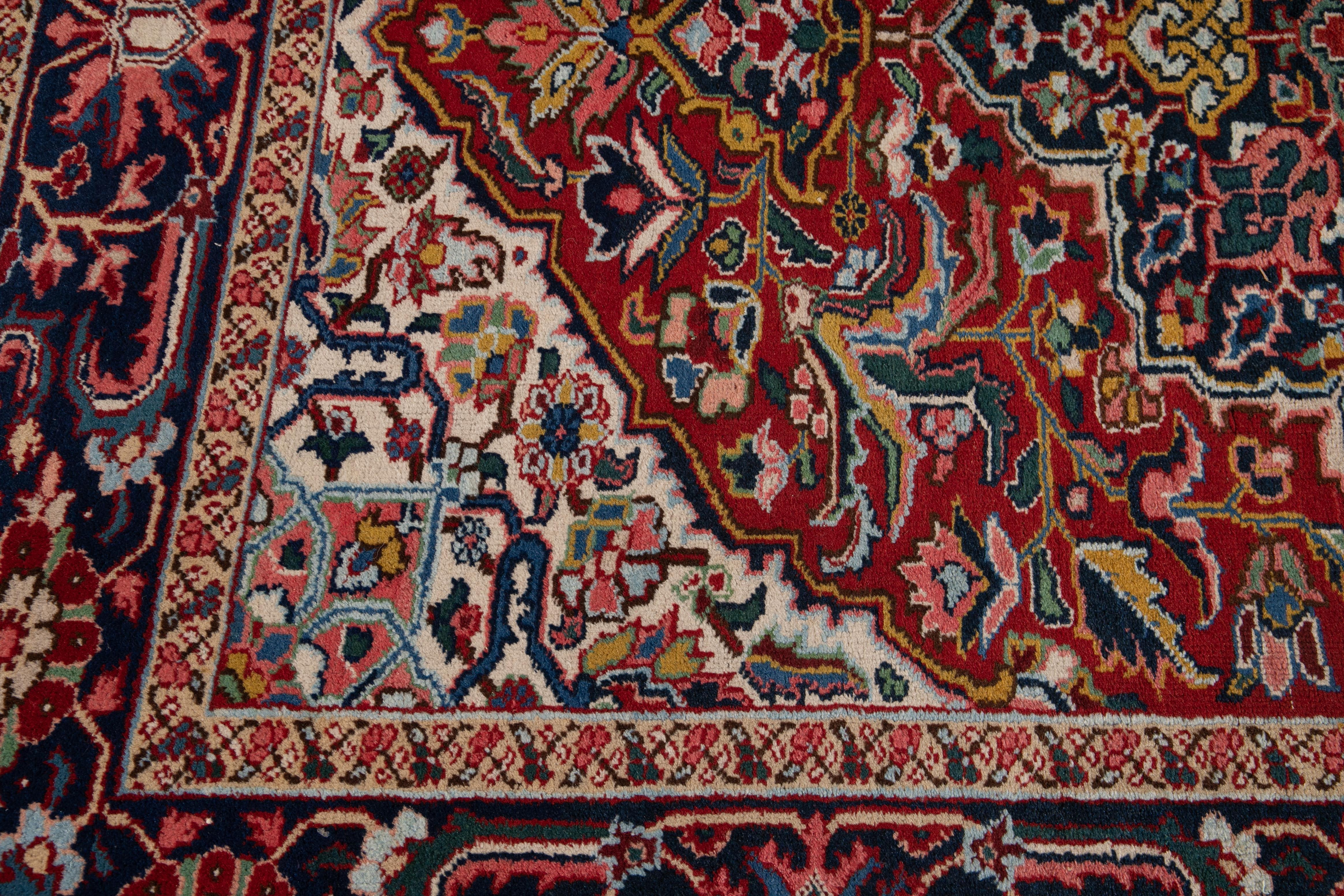 Early 20th Century Vintage Heriz Wool Rug For Sale 6