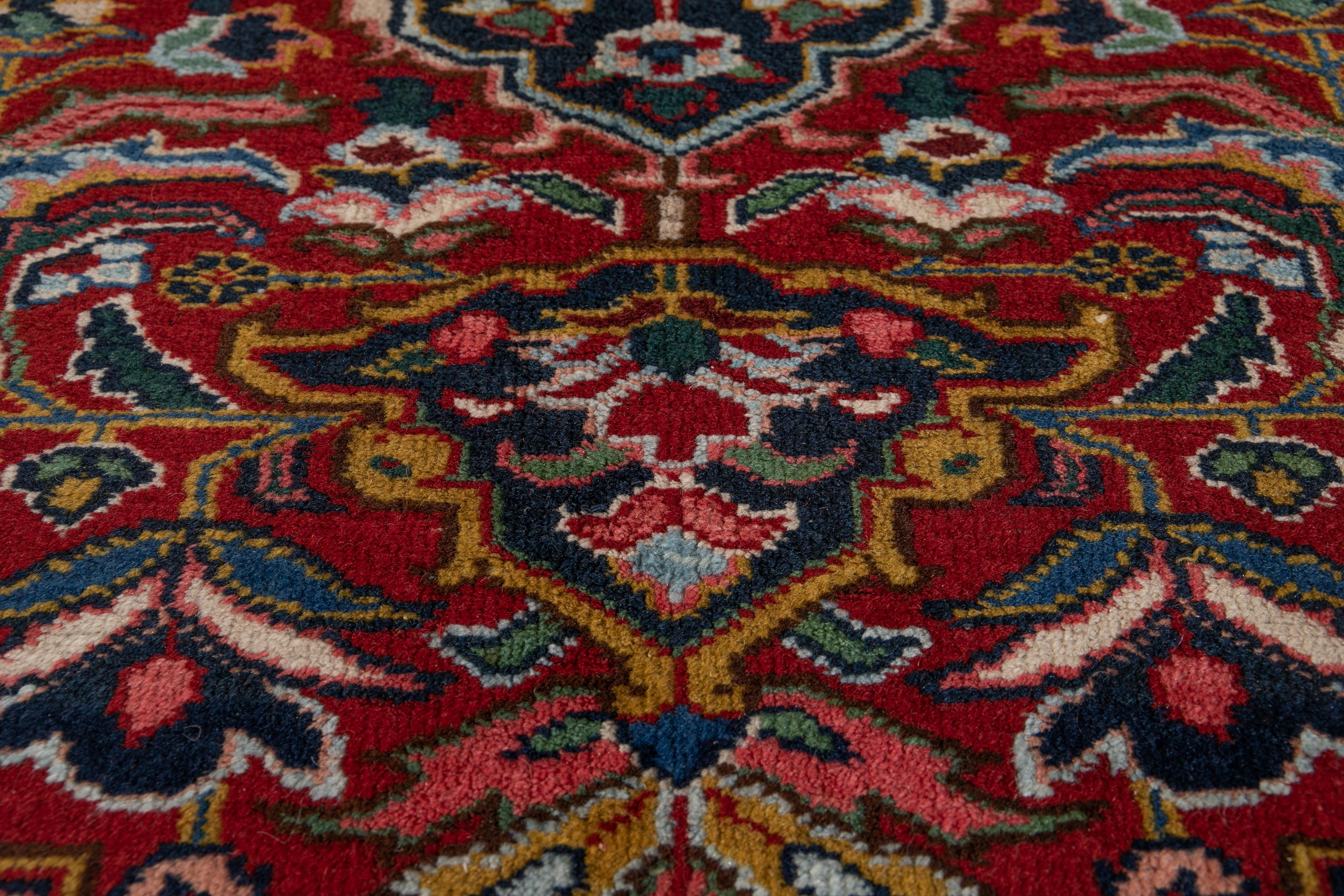 Early 20th Century Vintage Heriz Wool Rug For Sale 10