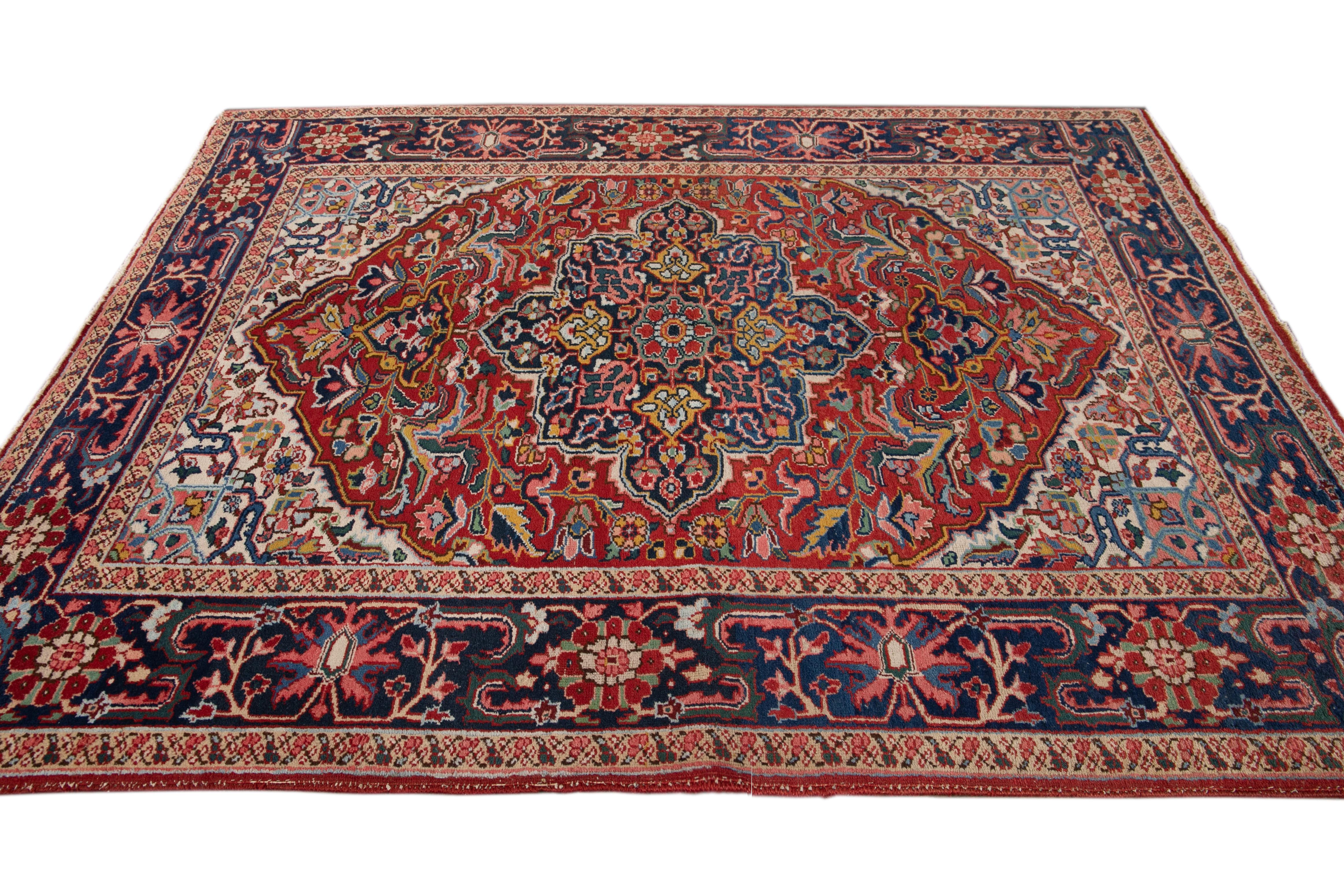 Early 20th Century Vintage Heriz Wool Rug For Sale 13