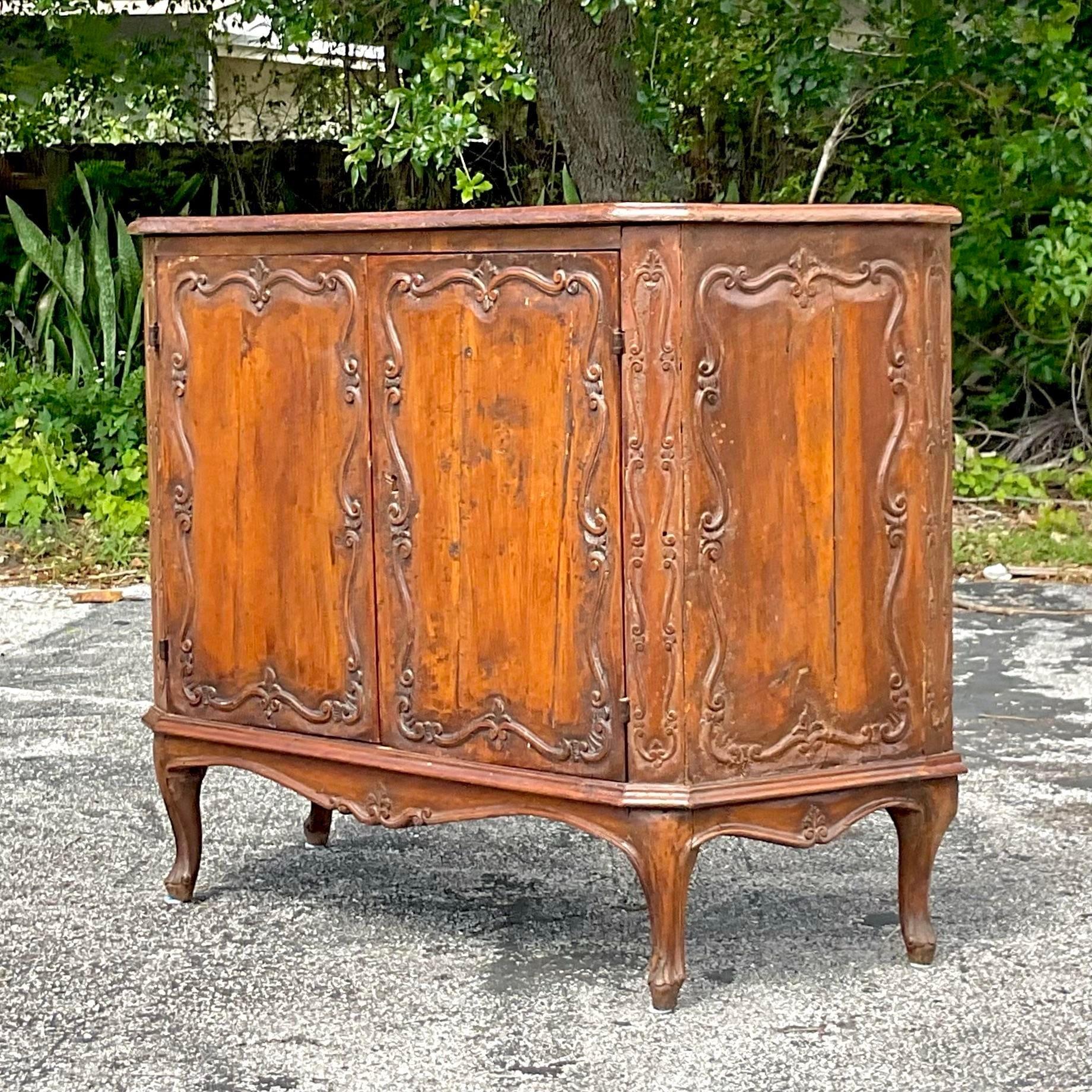 Early 20th Century Vintage Italian Carved Console Cabinet For Sale 1