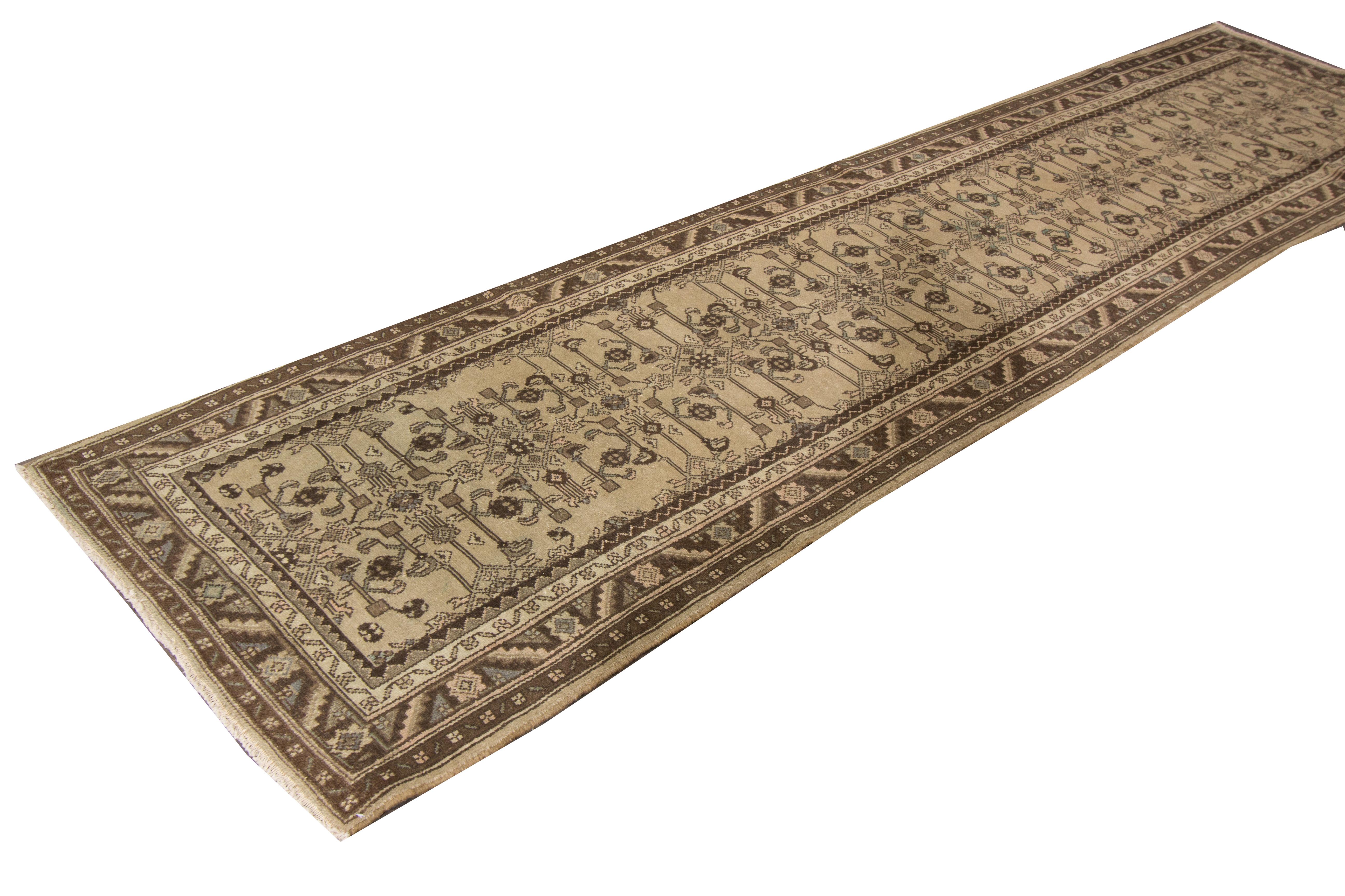 Beautiful Malayer Runner rug with a brown field and gray accents with an all-over geometric design. 

This rug measures 2' 11