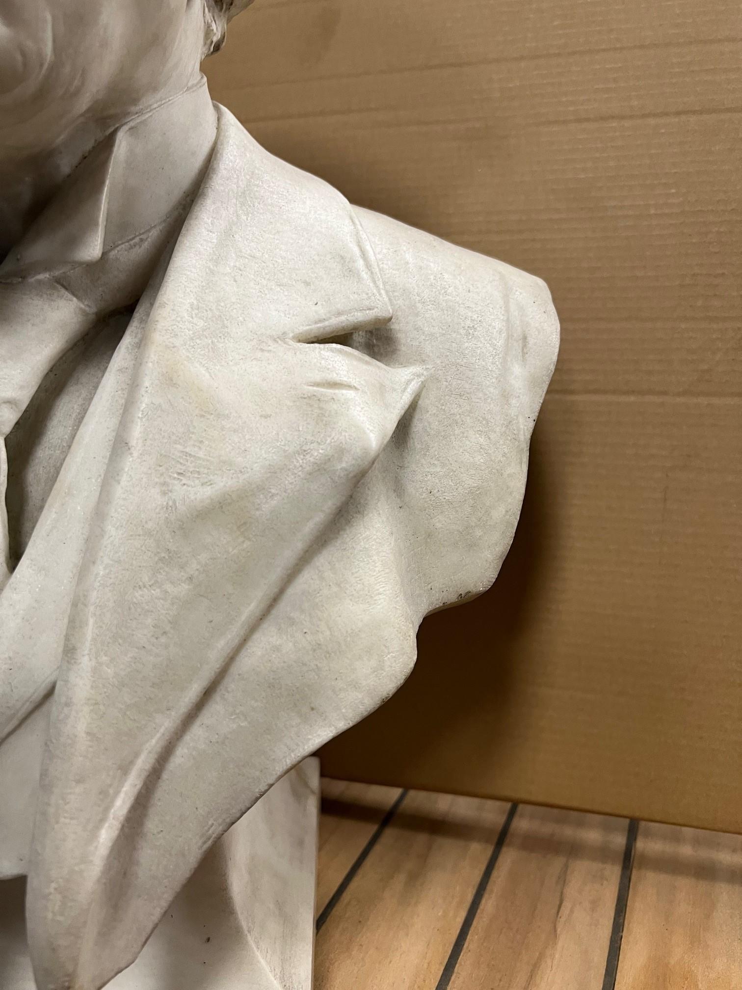 Sculpture en marbre du début du 20ème siècle, Buste d'un homme Unknown   en vente 1