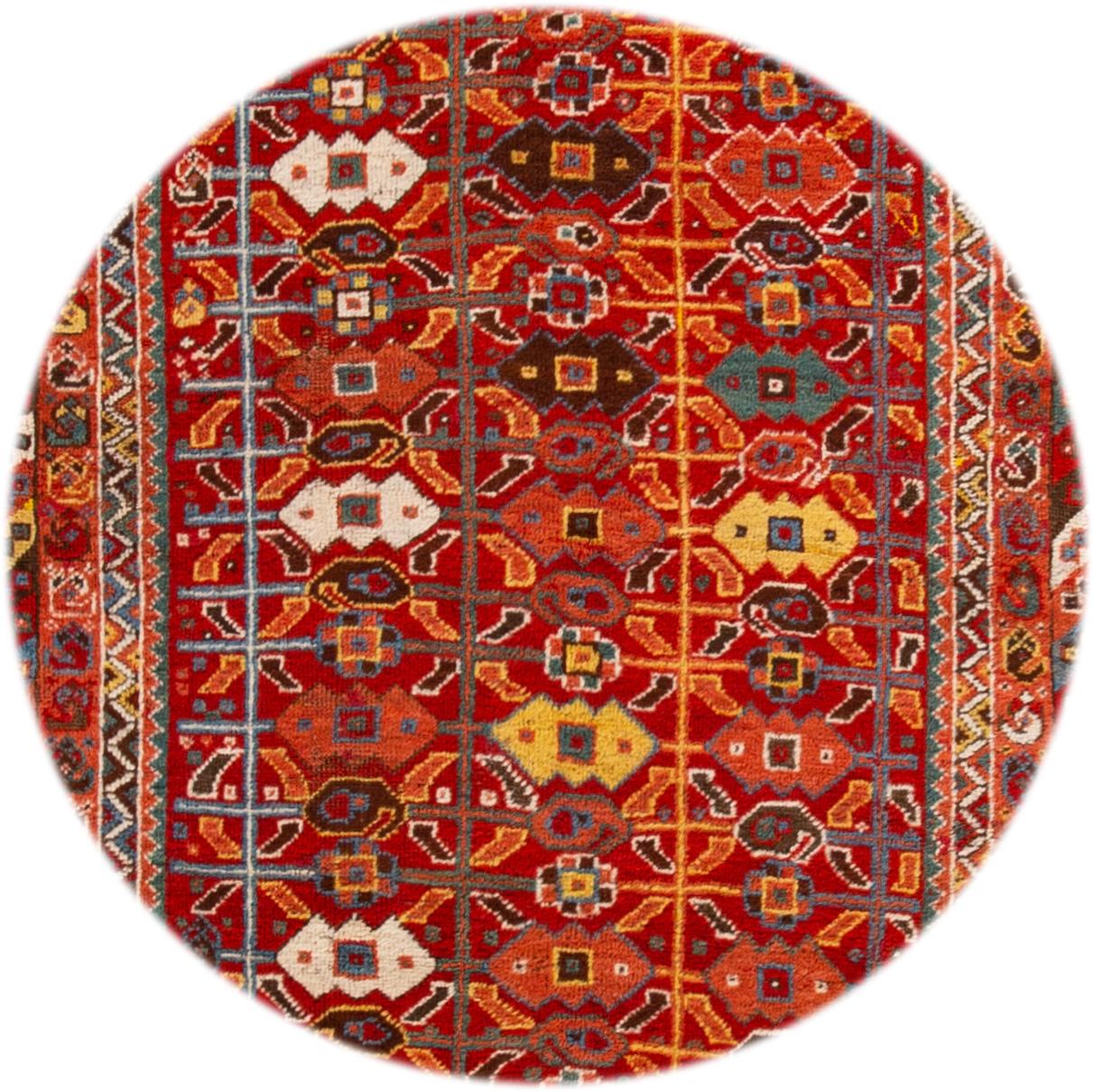 Schöner antiker persischer Gaschkaei-Teppich aus handgeknüpfter Wolle mit orange-rotem Feld, gelben und grünen Akzenten in klassischem Allover-Design,
um 1910
Dieser Teppich misst 4' 9