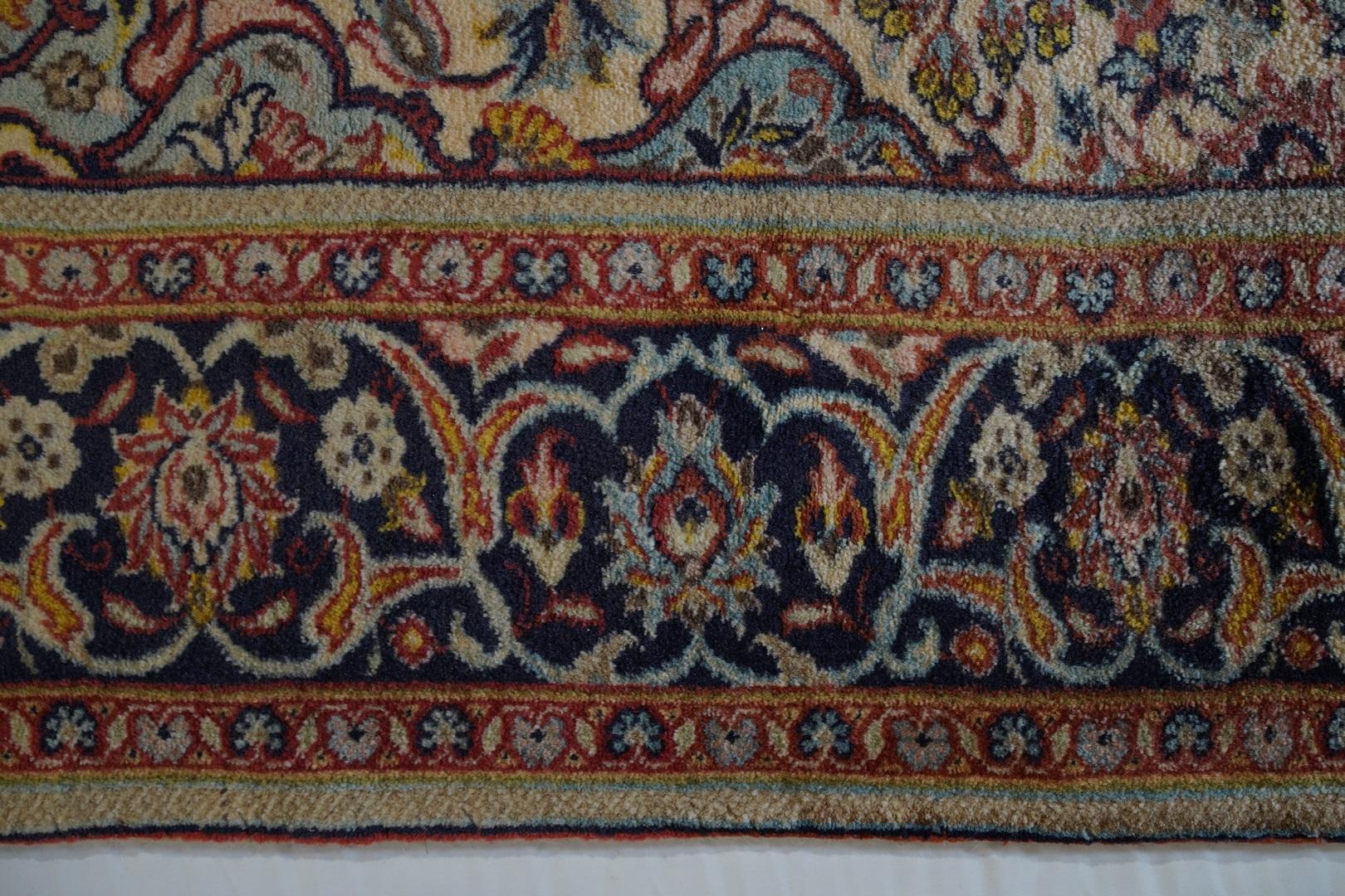 Vintage, halb antiker Isfahan des frühen 20. Jahrhunderts, Lammfell, weiche Farben, Pastell im Zustand „Hervorragend“ im Angebot in WYNNUM, QLD